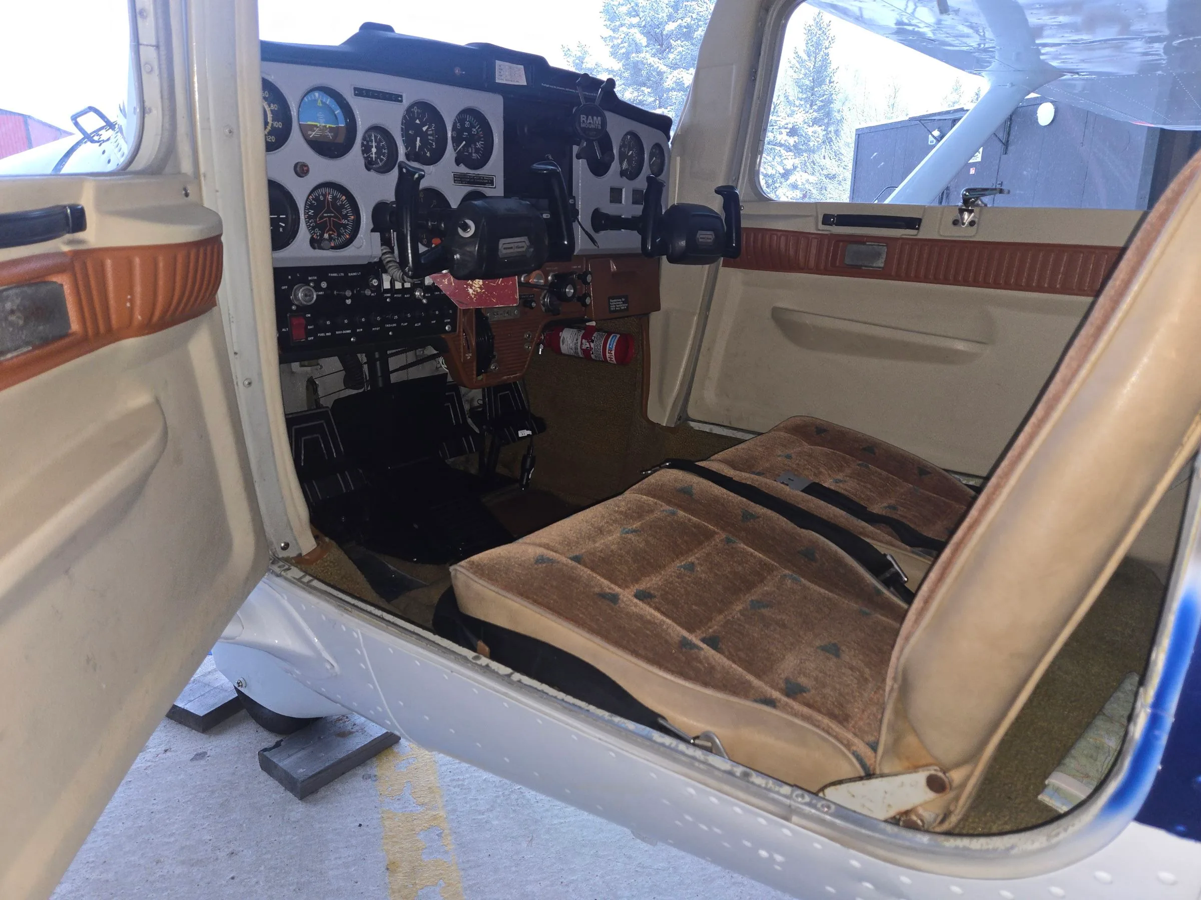 Cockpit and instrument panel of a 1979 Cessna F150M.