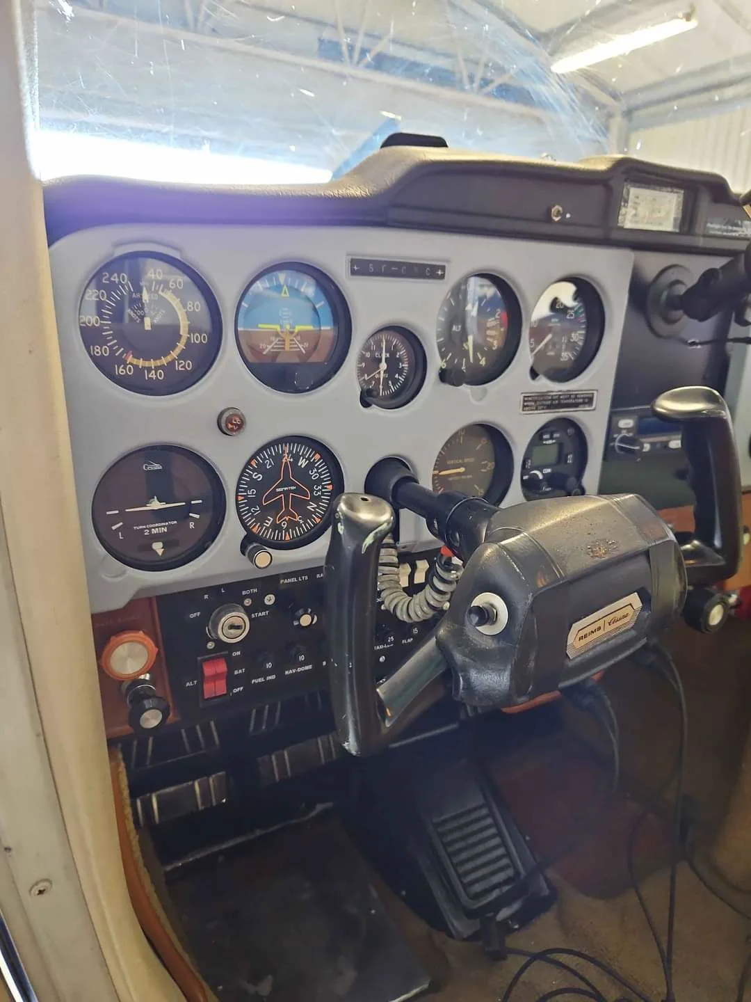 Cockpit and instrument panel of a 1979 Cessna F150M.