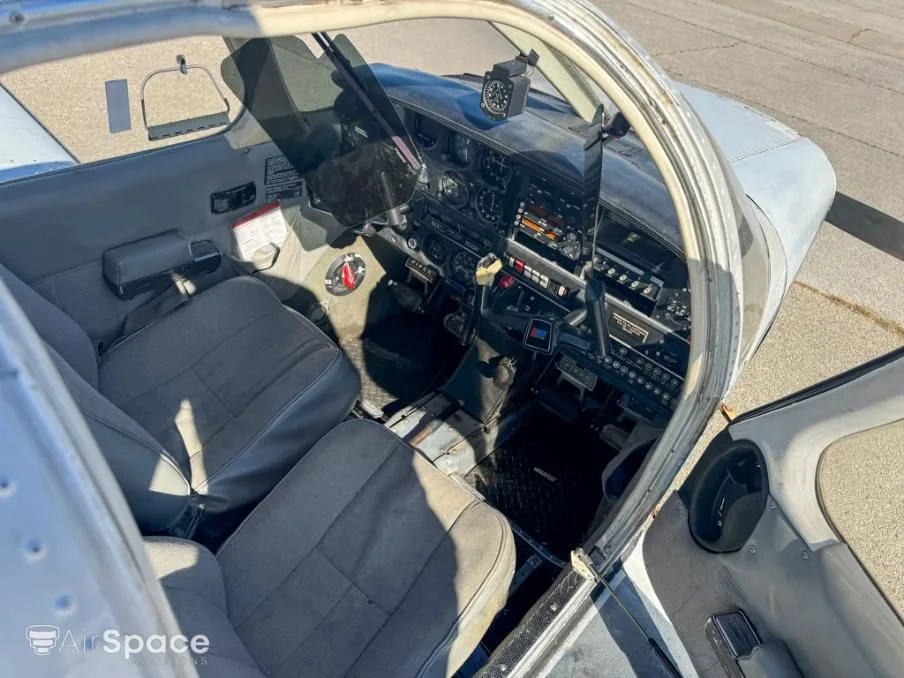 Cockpit and instrument panel of a 1976 Piper PA-28-140 Cherokee.
