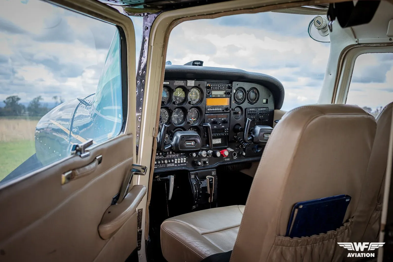 Cockpit and instrument panel of a 1977 Cessna 172N.