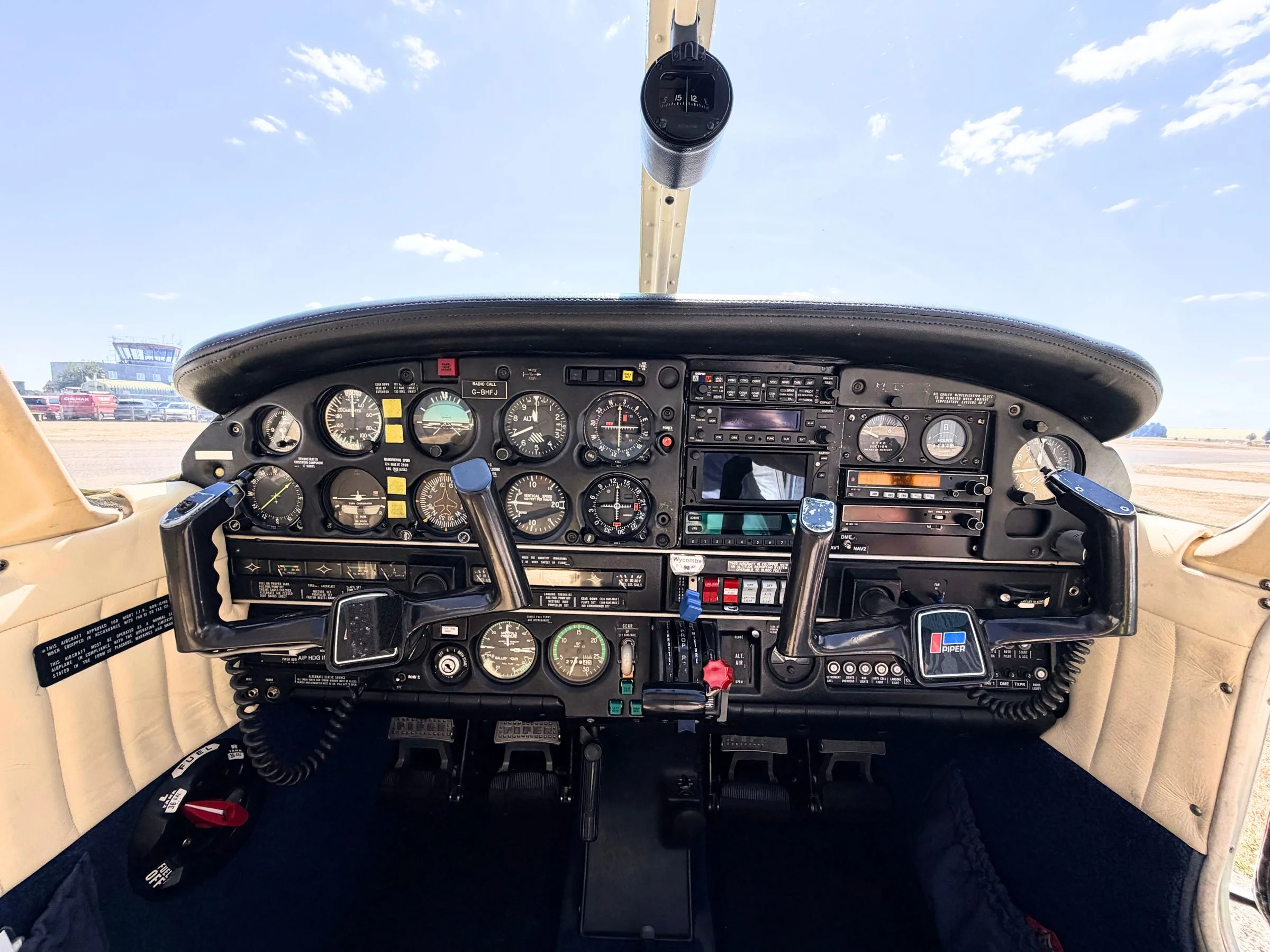Cockpit and instrument panel of a 1979 Piper PA-28RT-201T Turbo Arrow IV.