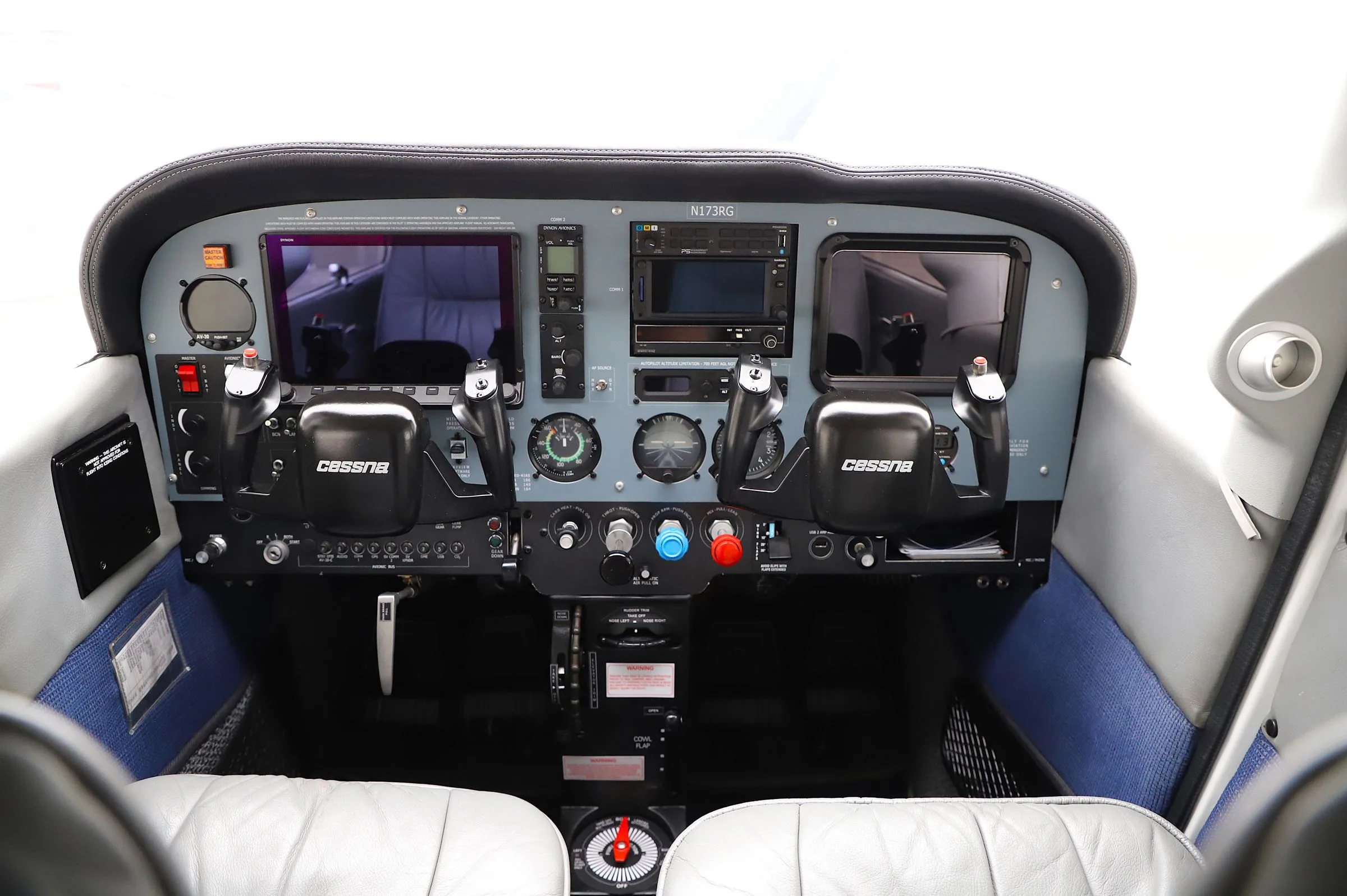Cockpit and instrument panel of a 1980 Cessna 172RG Cutlass.