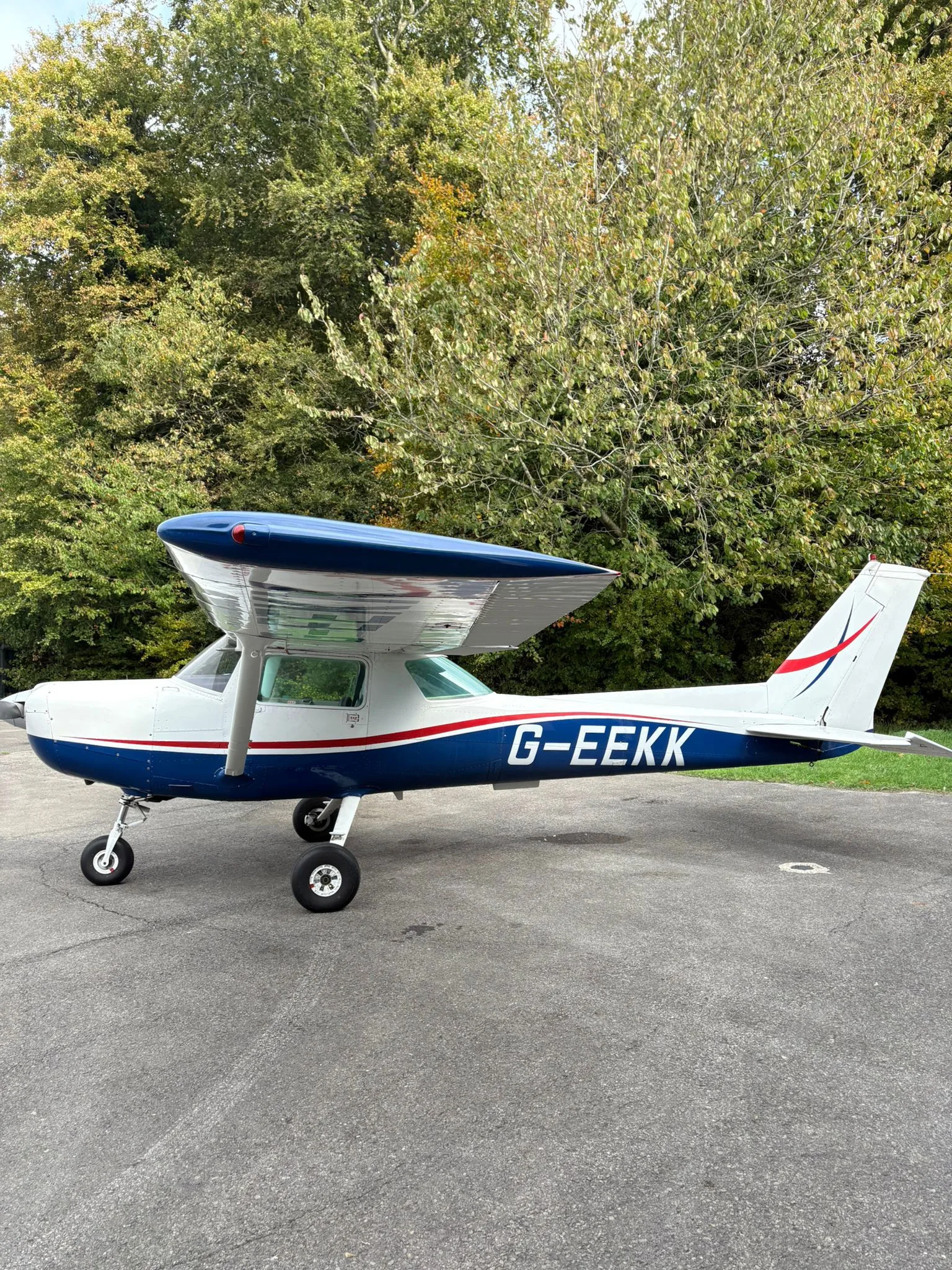 Exterior view of a 1982 Cessna 152.