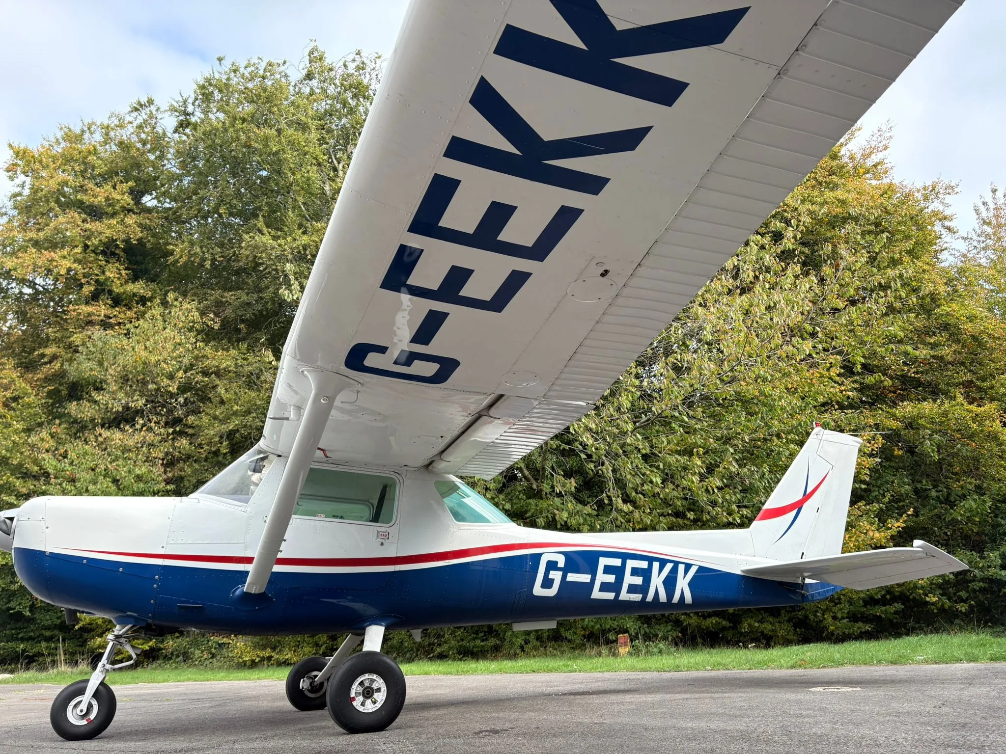 Exterior view of a 1982 Cessna 152.