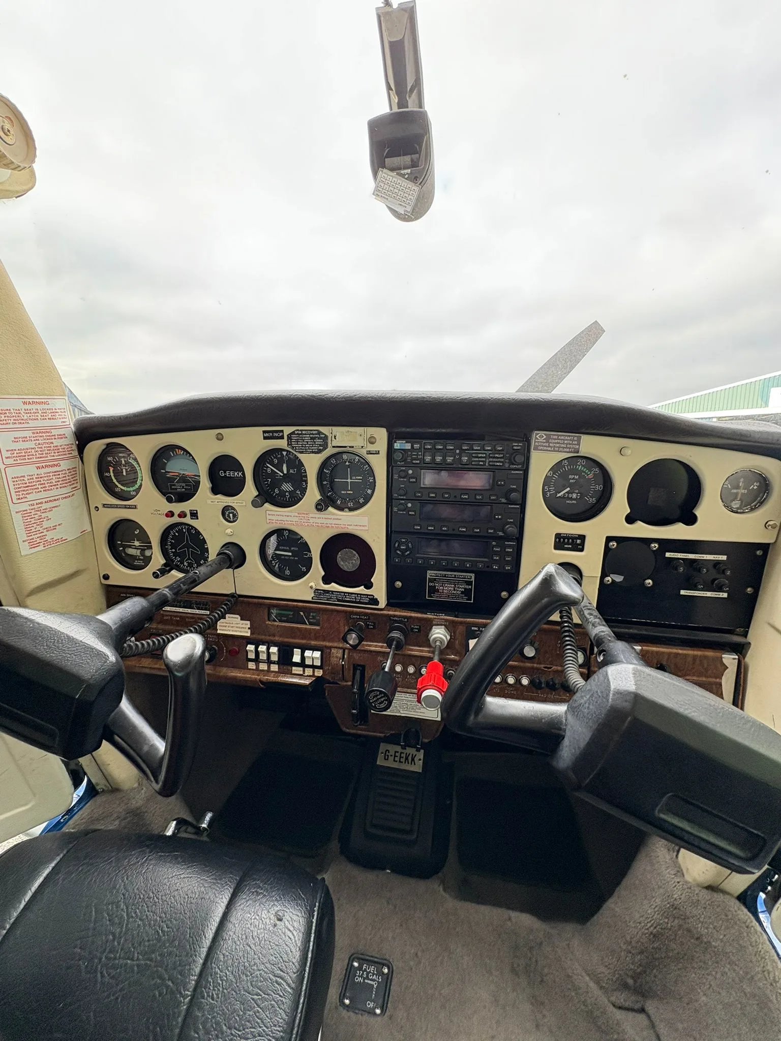 Cockpit and instrument panel of a 1982 Cessna 152.