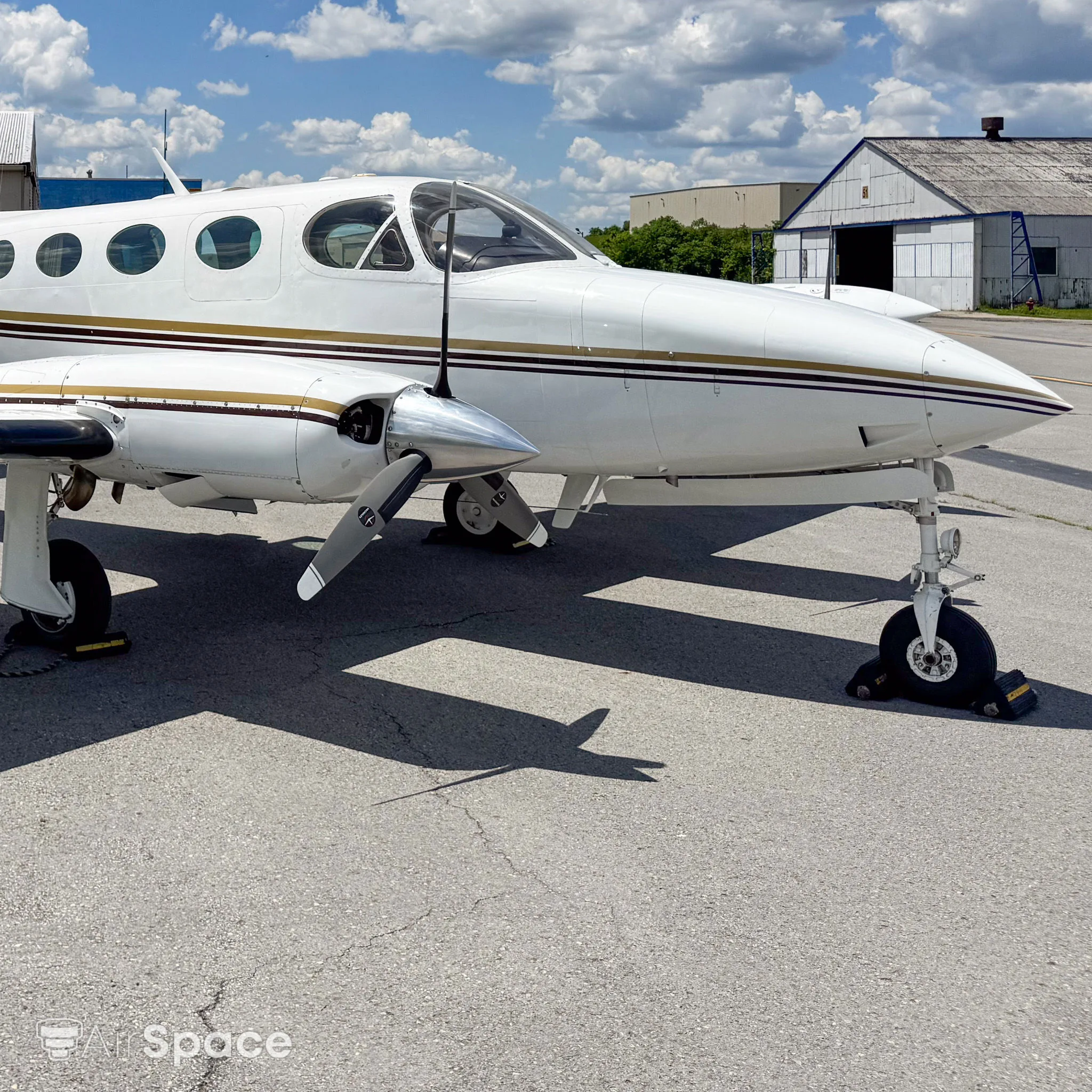 Exterior view of a 1984 Cessna 340.