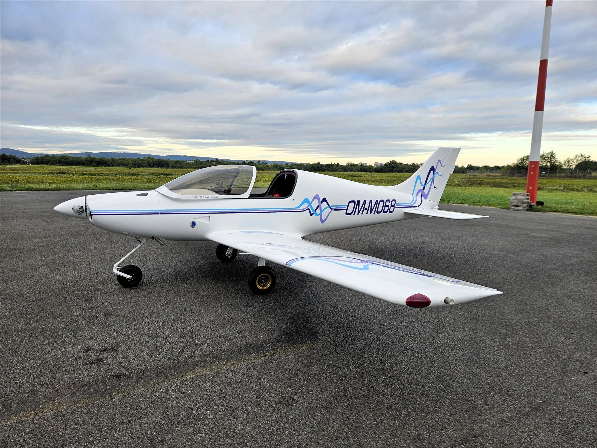 Exterior view of a 1997 Aero Designs Pulsar.