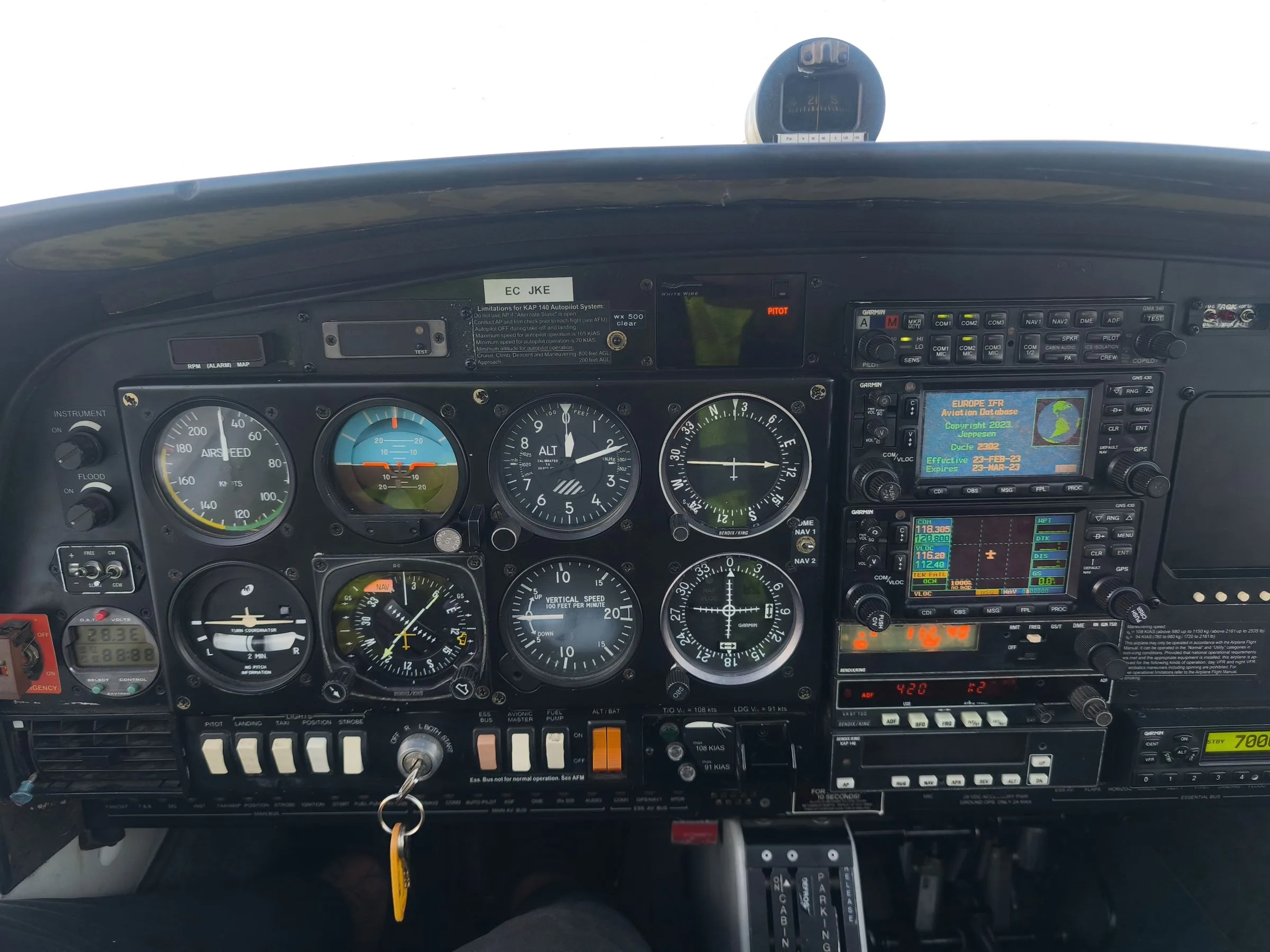 Cockpit and instrument panel of a 2000 Diamond DA40 Diamond Star.