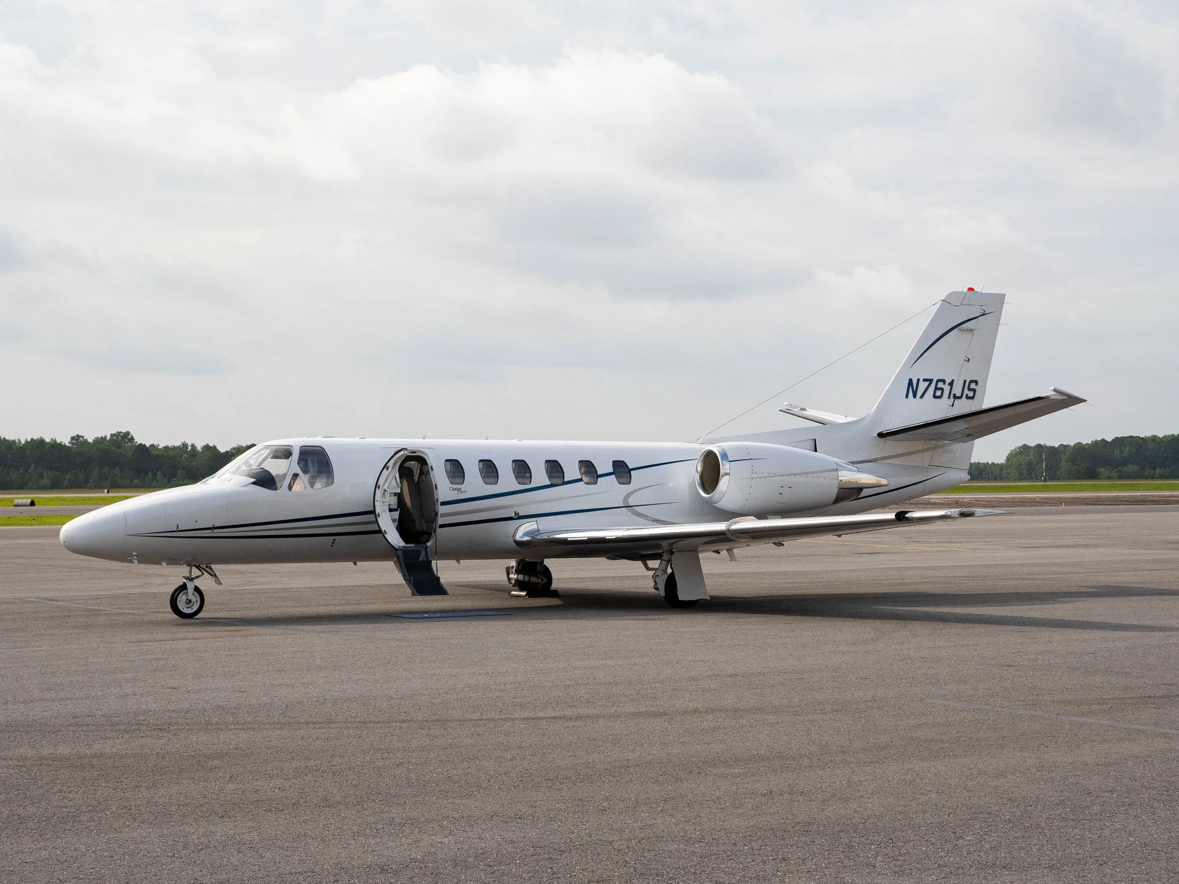 Exterior view of a 2001 Cessna 560 Encore Citation, N801CB.