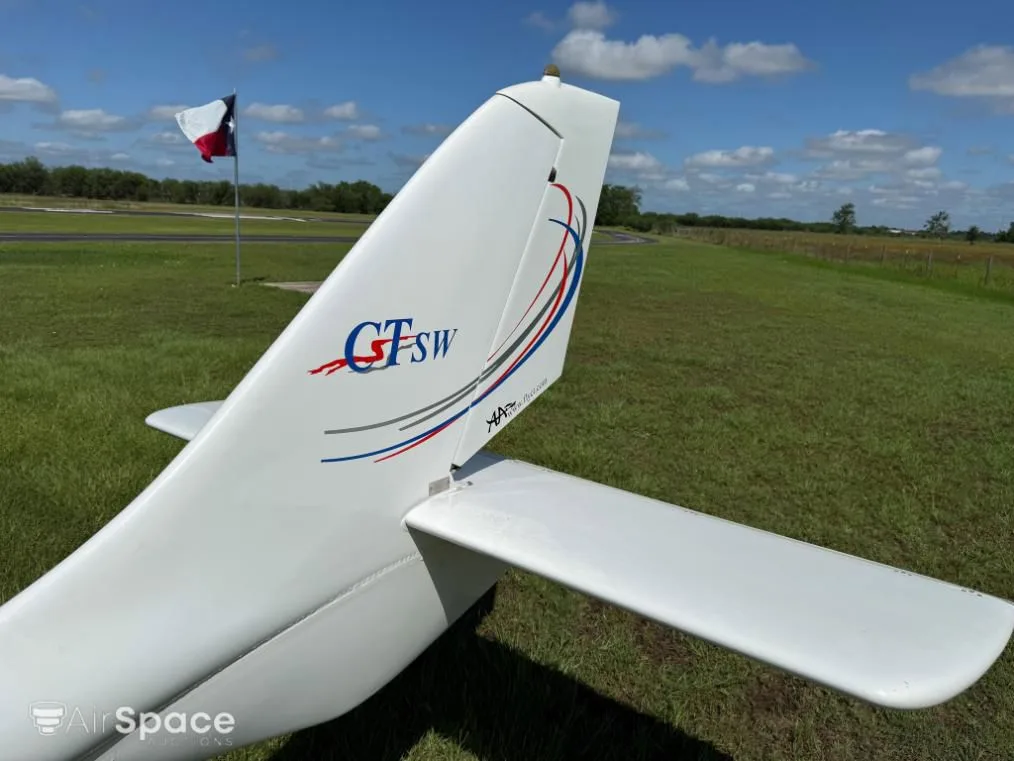 Exterior view of a 2007 Flight Design CTSW.