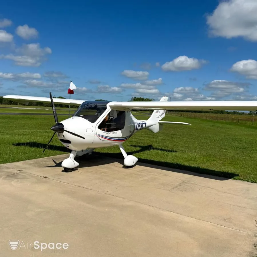 Exterior view of a 2007 Flight Design CTSW.