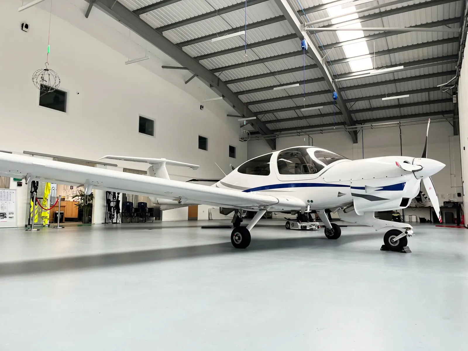 Exterior view of a 2014 Diamond DA40 NG.