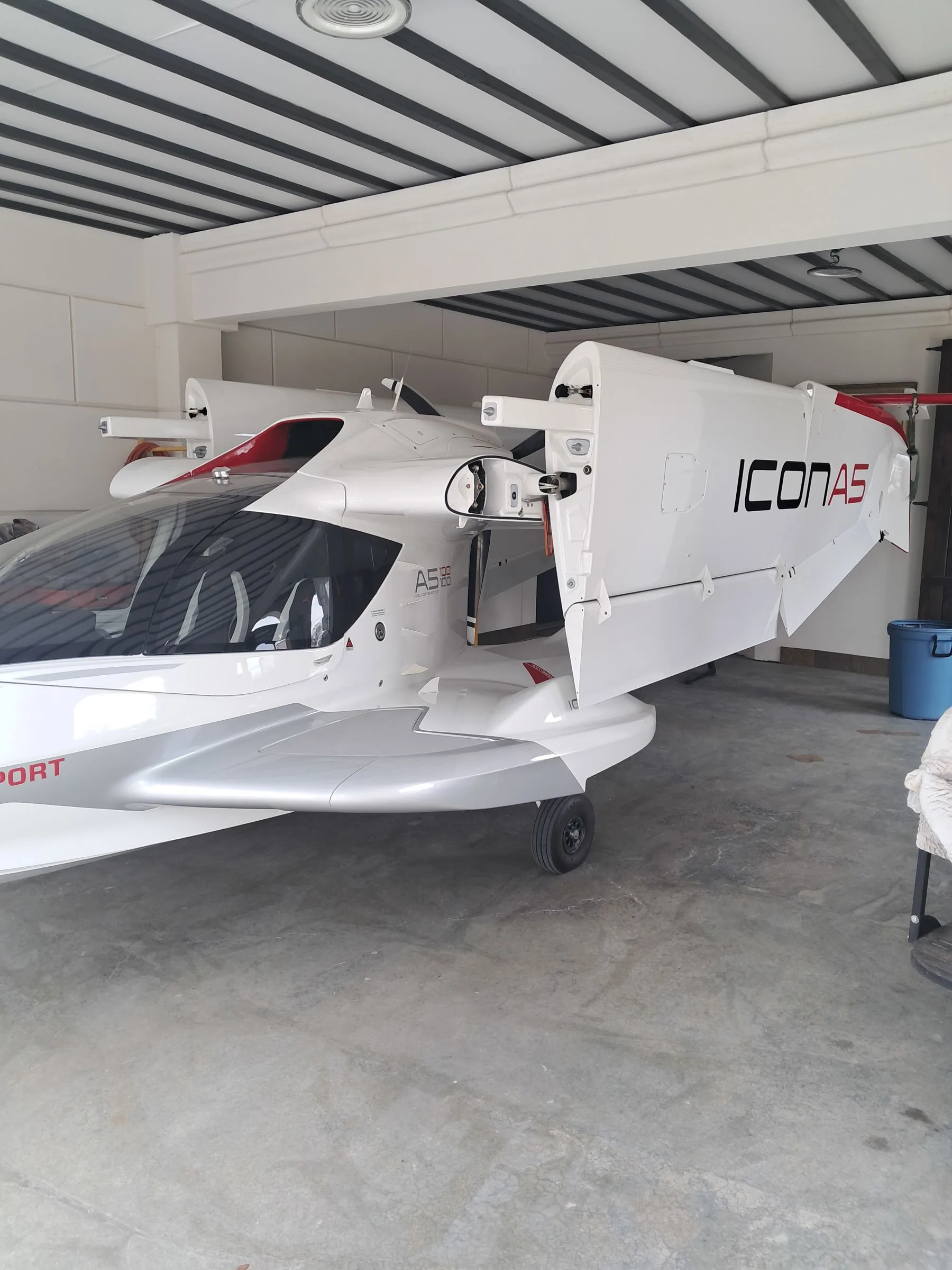 Exterior view of a 2018 Icon A5, N116BA.