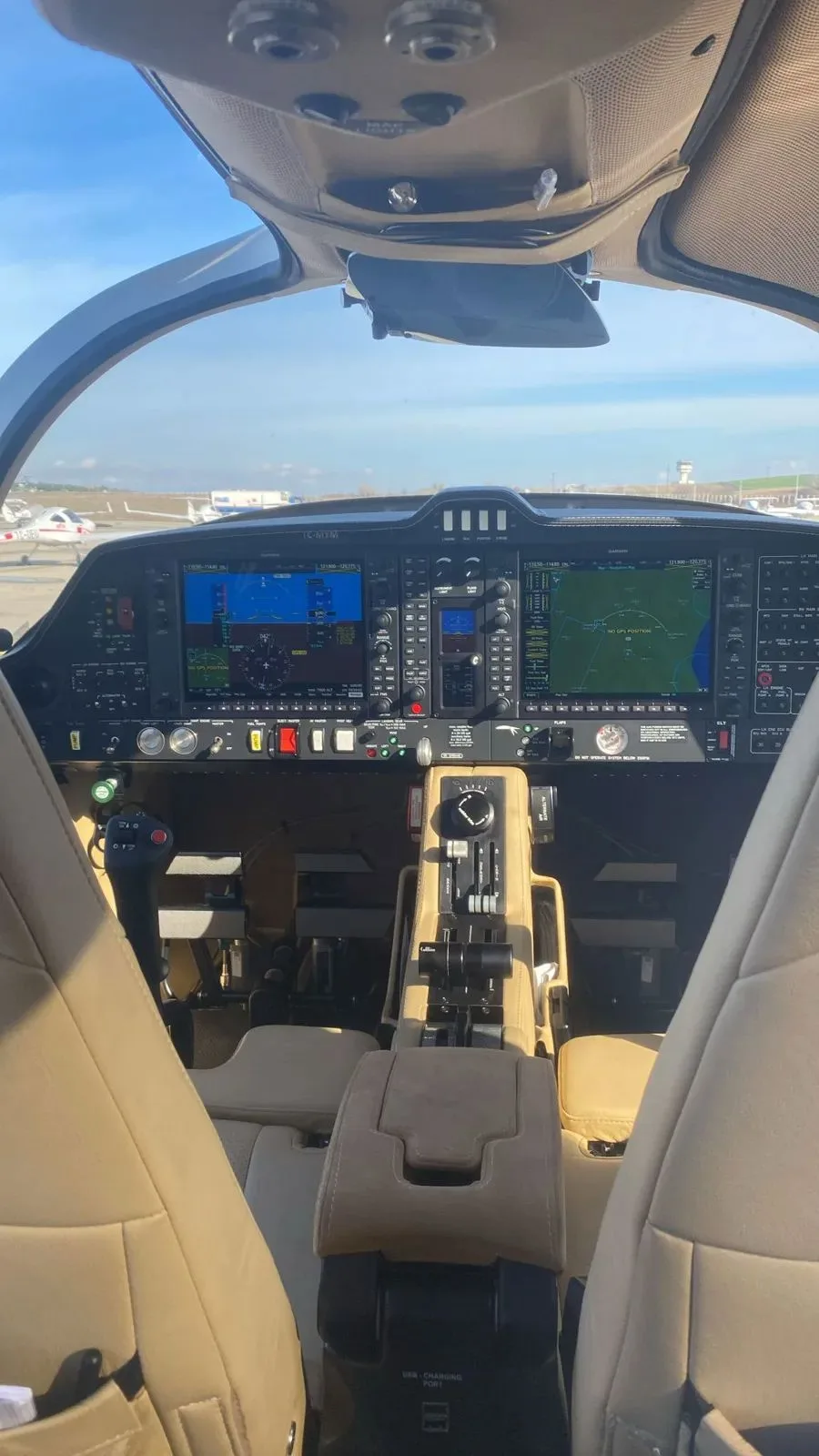 Cockpit and instrument panel of a 2019 Diamond DA62.