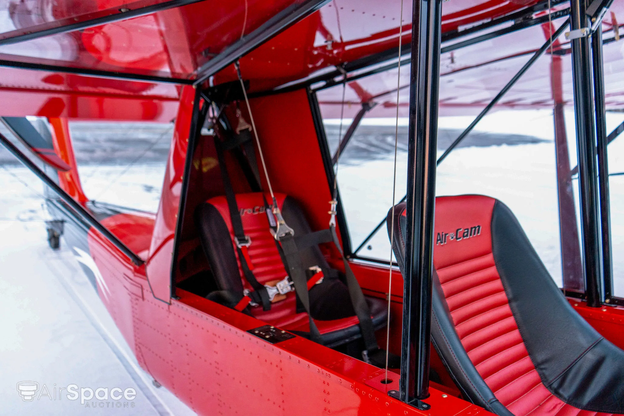 Cockpit and instrument panel of a 2021 Lockwood AIRCAM G3.