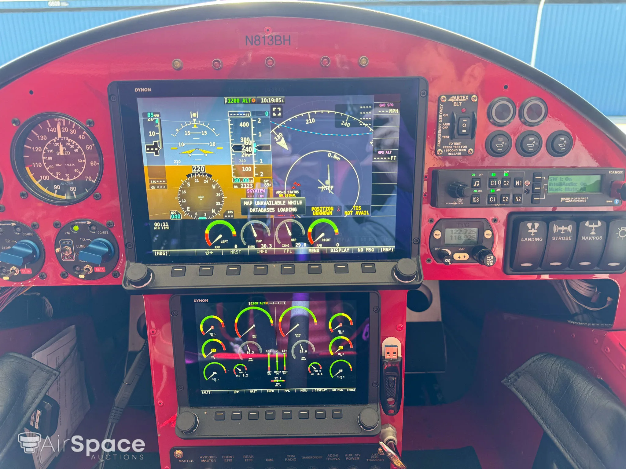 Cockpit and instrument panel of a 2021 Lockwood AIRCAM G3.