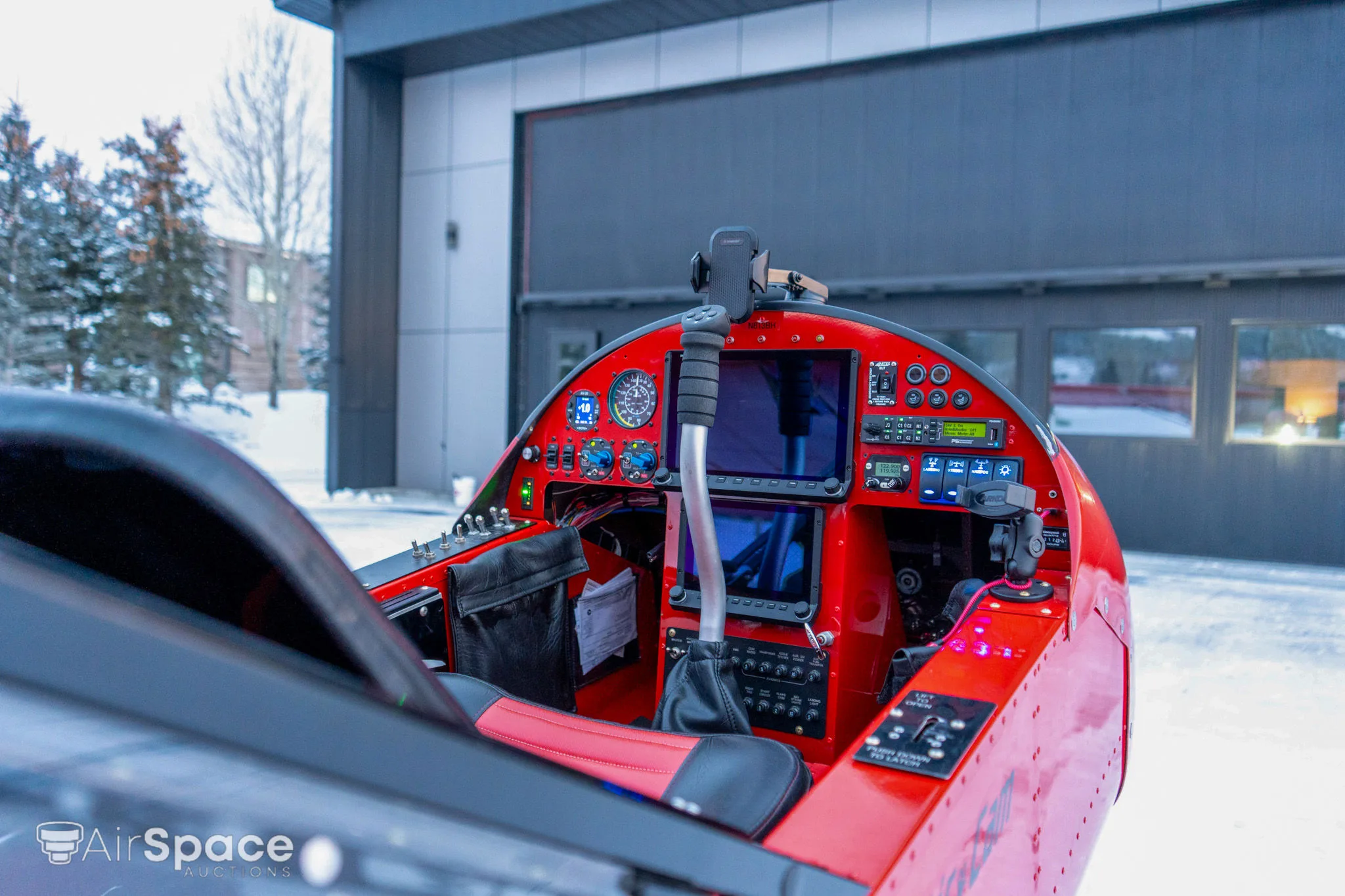 Avionics suite of a 2021 Lockwood AIRCAM G3.