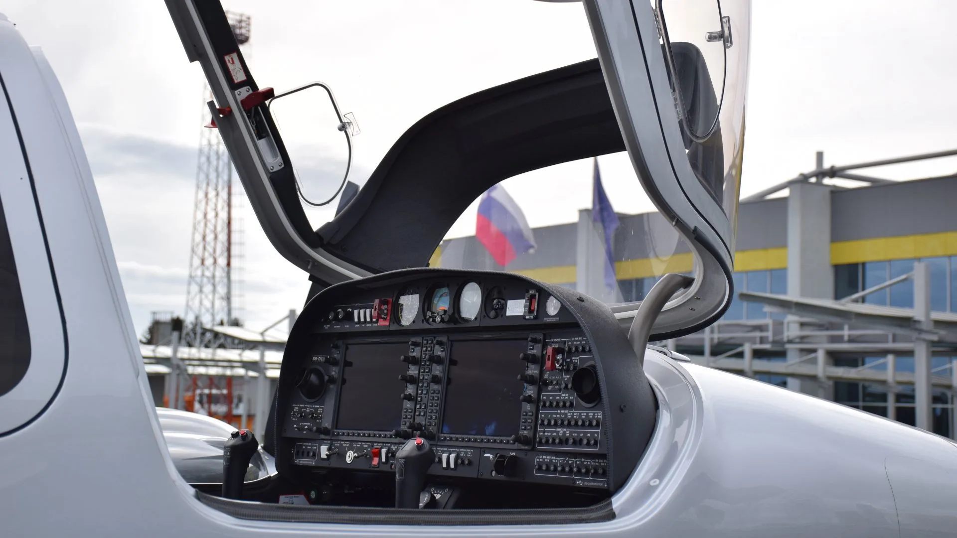 Cockpit and instrument panel of a 2026 Diamond DA42-VI.