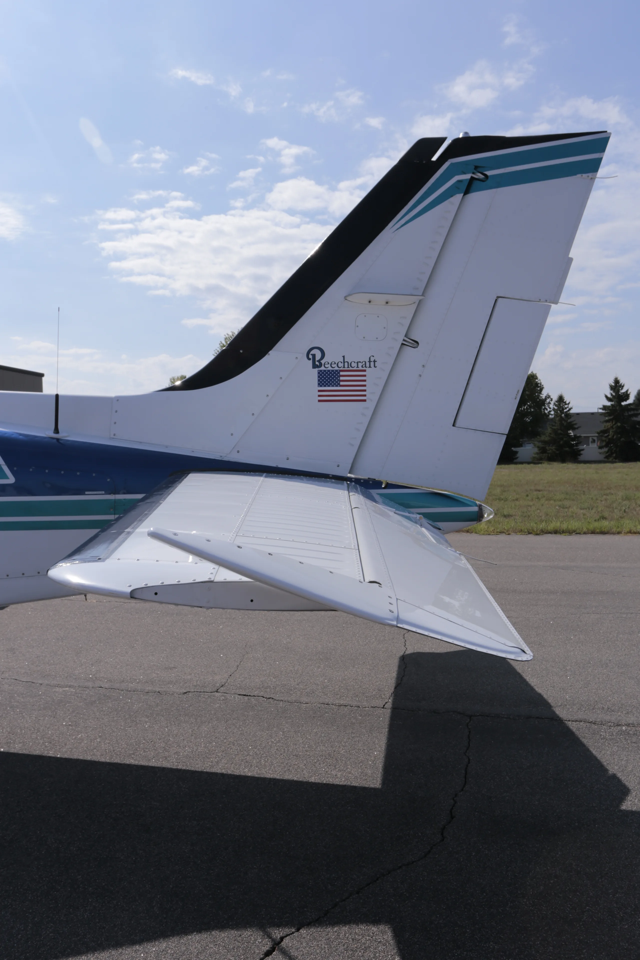 Marketing image of a 1982 Beech baron 58p.