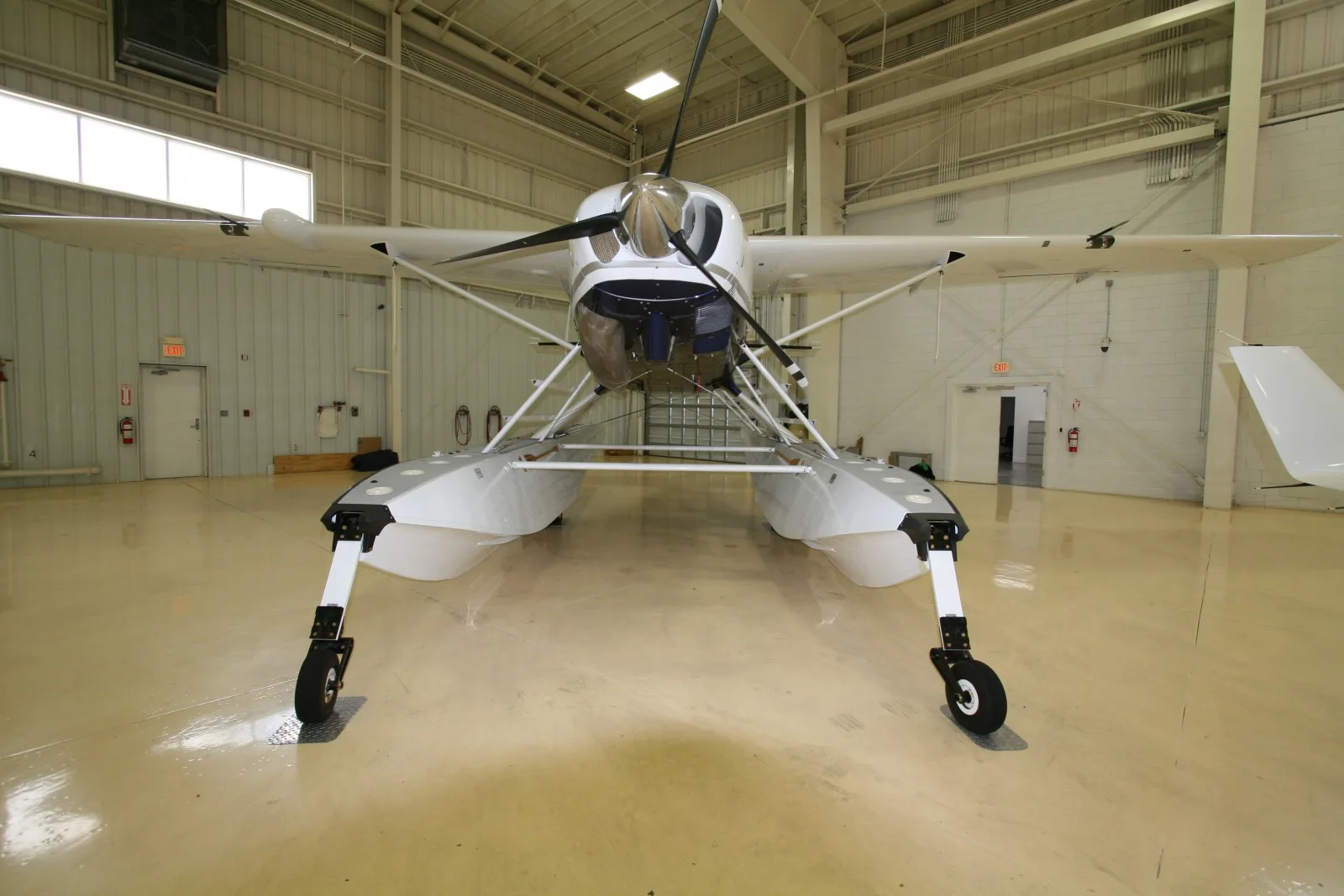 Exterior view of a 2018 Cessna caravan amphibious.