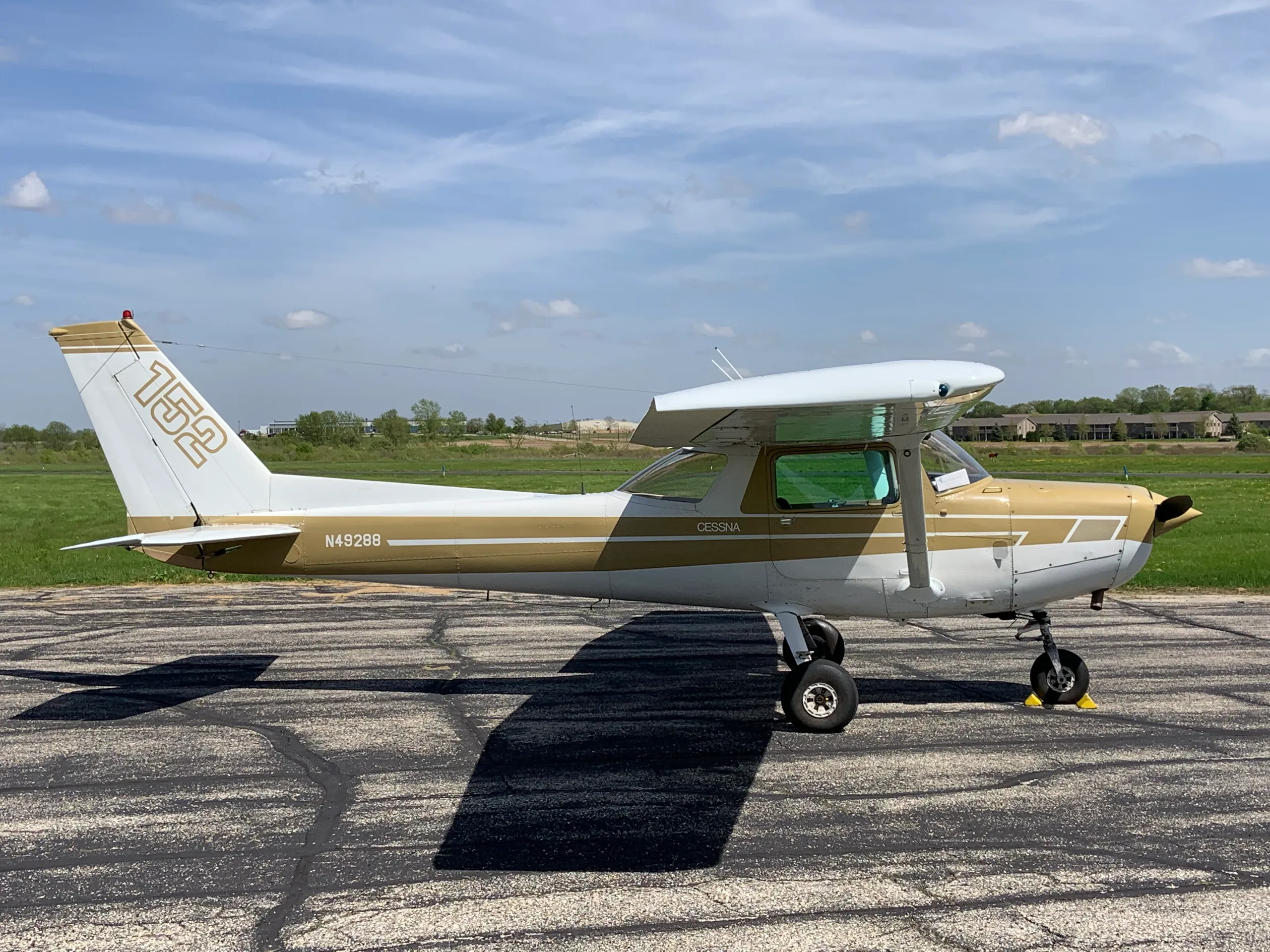 Cockpit and instrument panel of a Cessna 152.