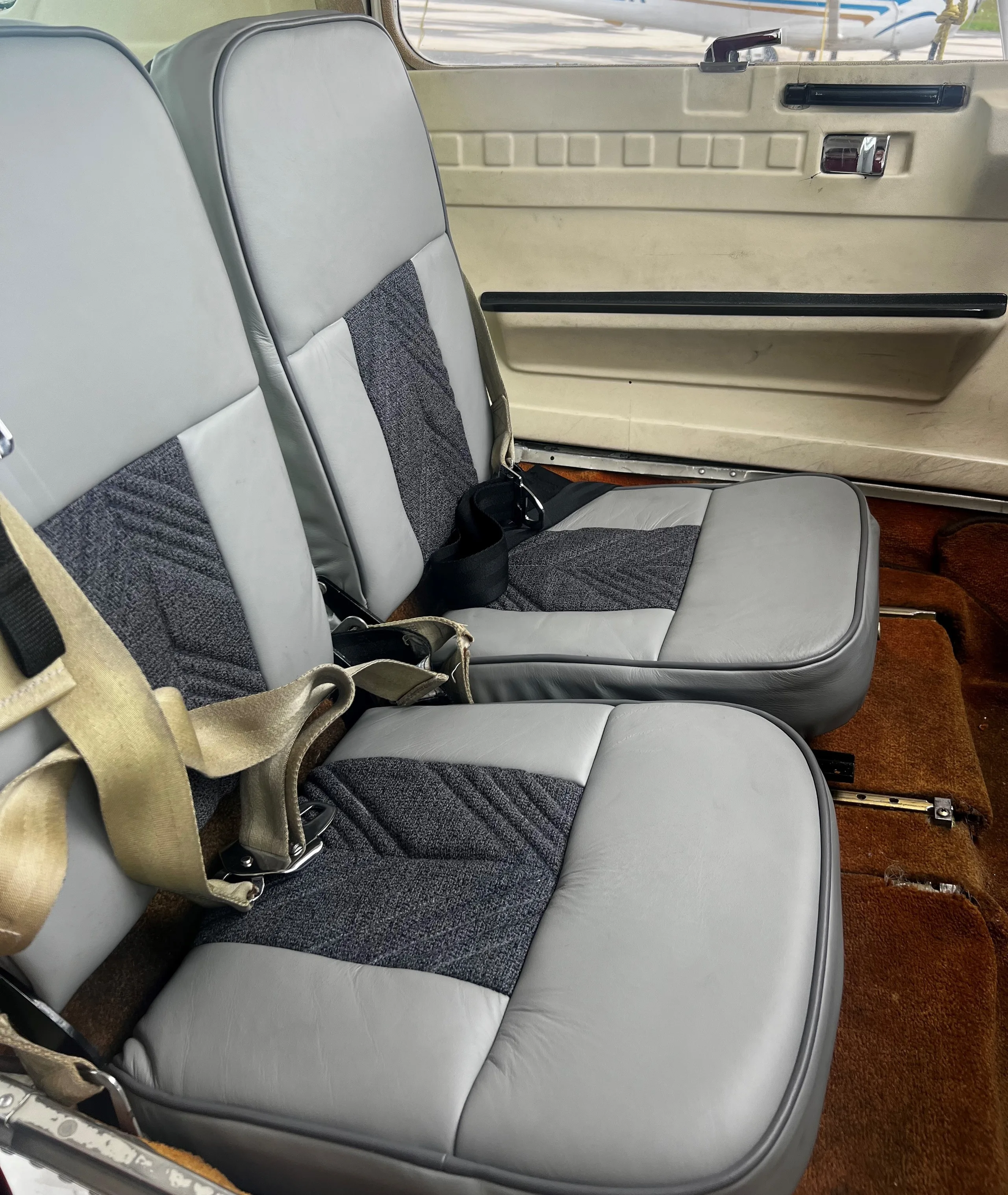 Cabin interior of a Cessna 152.