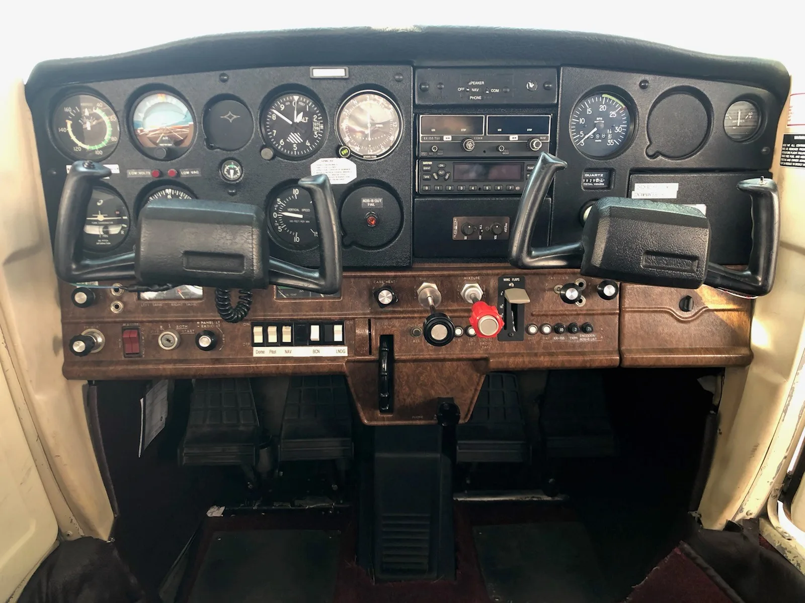 Cockpit and instrument panel of a Cessna 152.