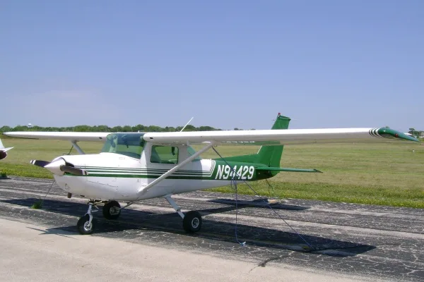 Exterior view of a Cessna 152, N94429.