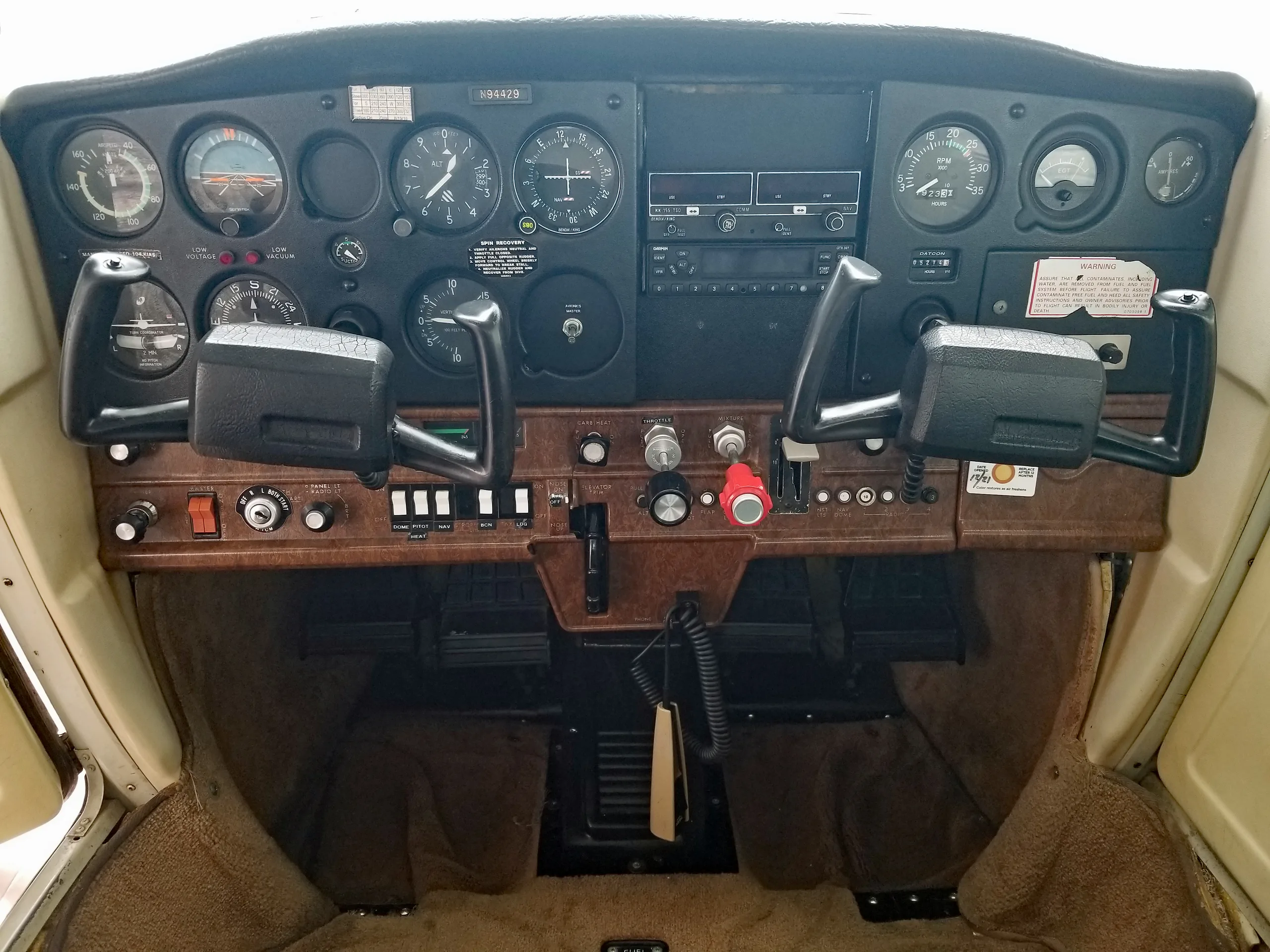 Cockpit and instrument panel of a Cessna 152.