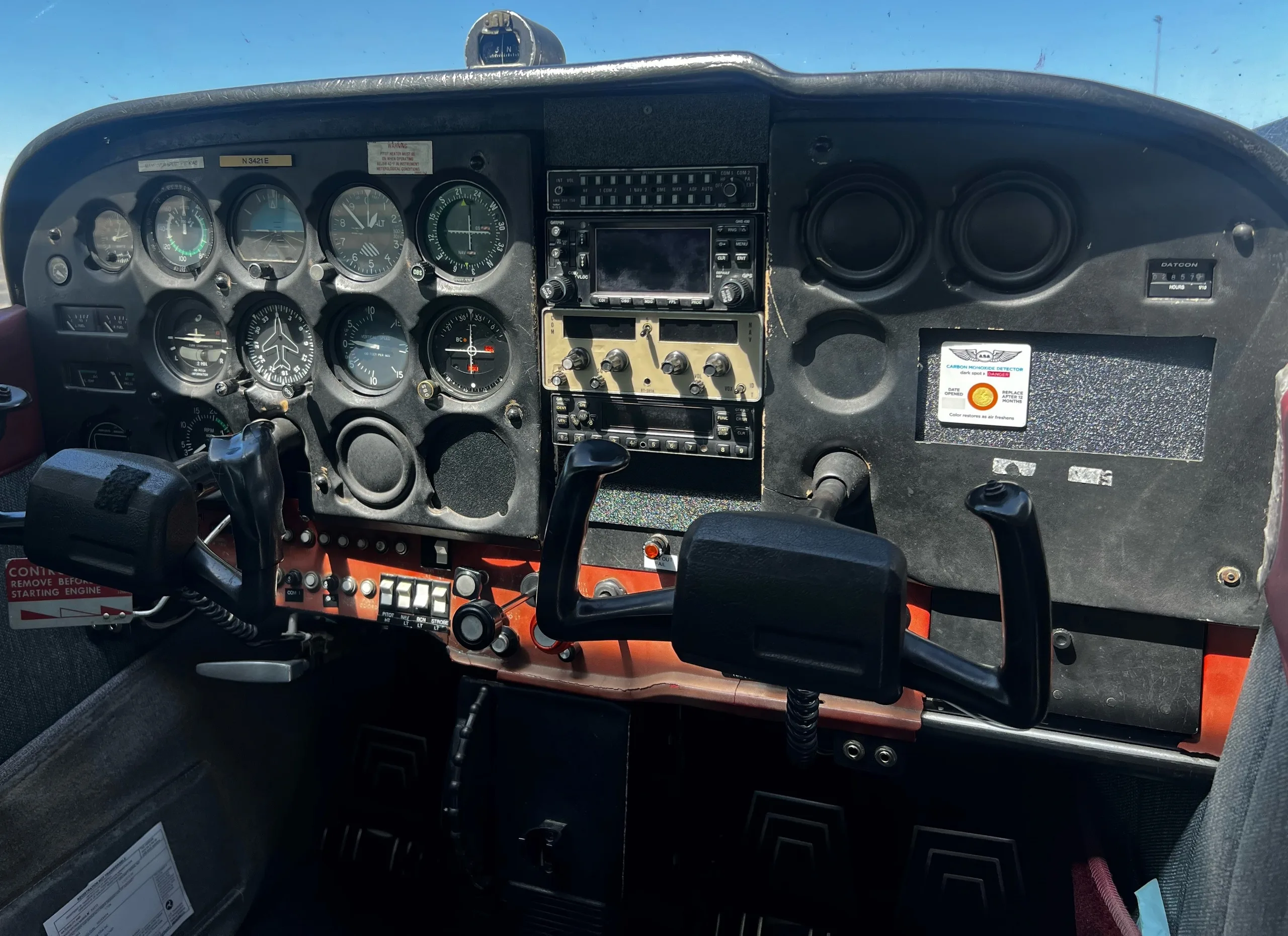 Cockpit and instrument panel of a Cessna 172.