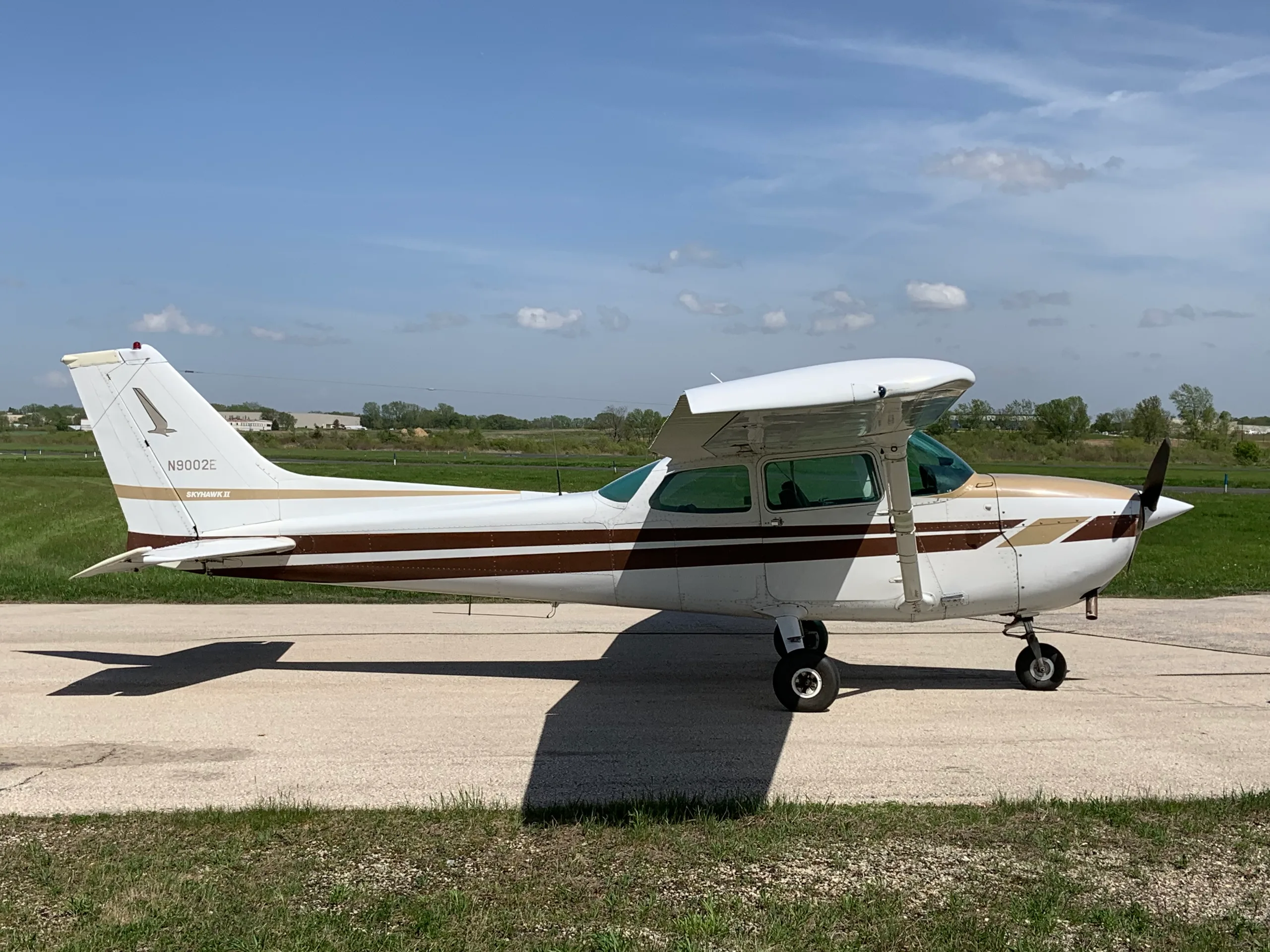 Exterior view of a Cessna 172N, N9002E.
