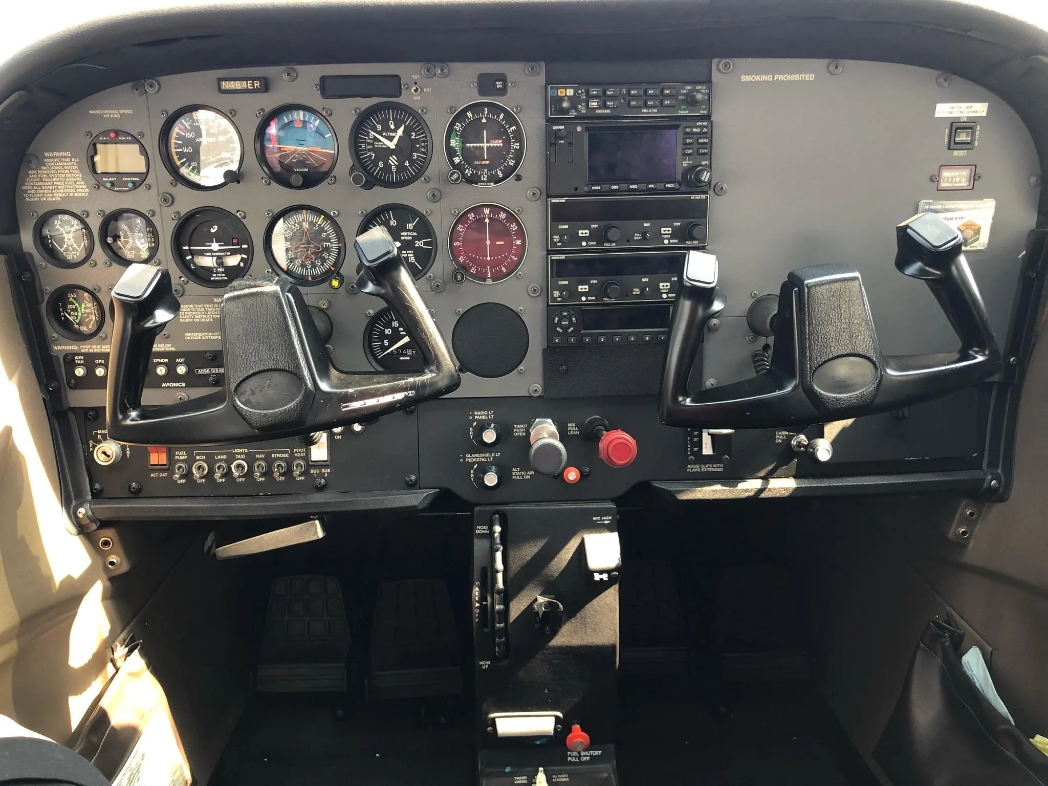 Cockpit and instrument panel of a Cessna 172S.