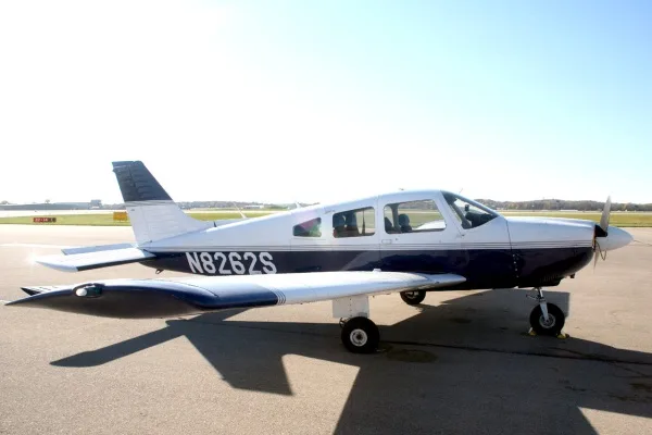 Exterior view of a Piper Archer, N8262S.