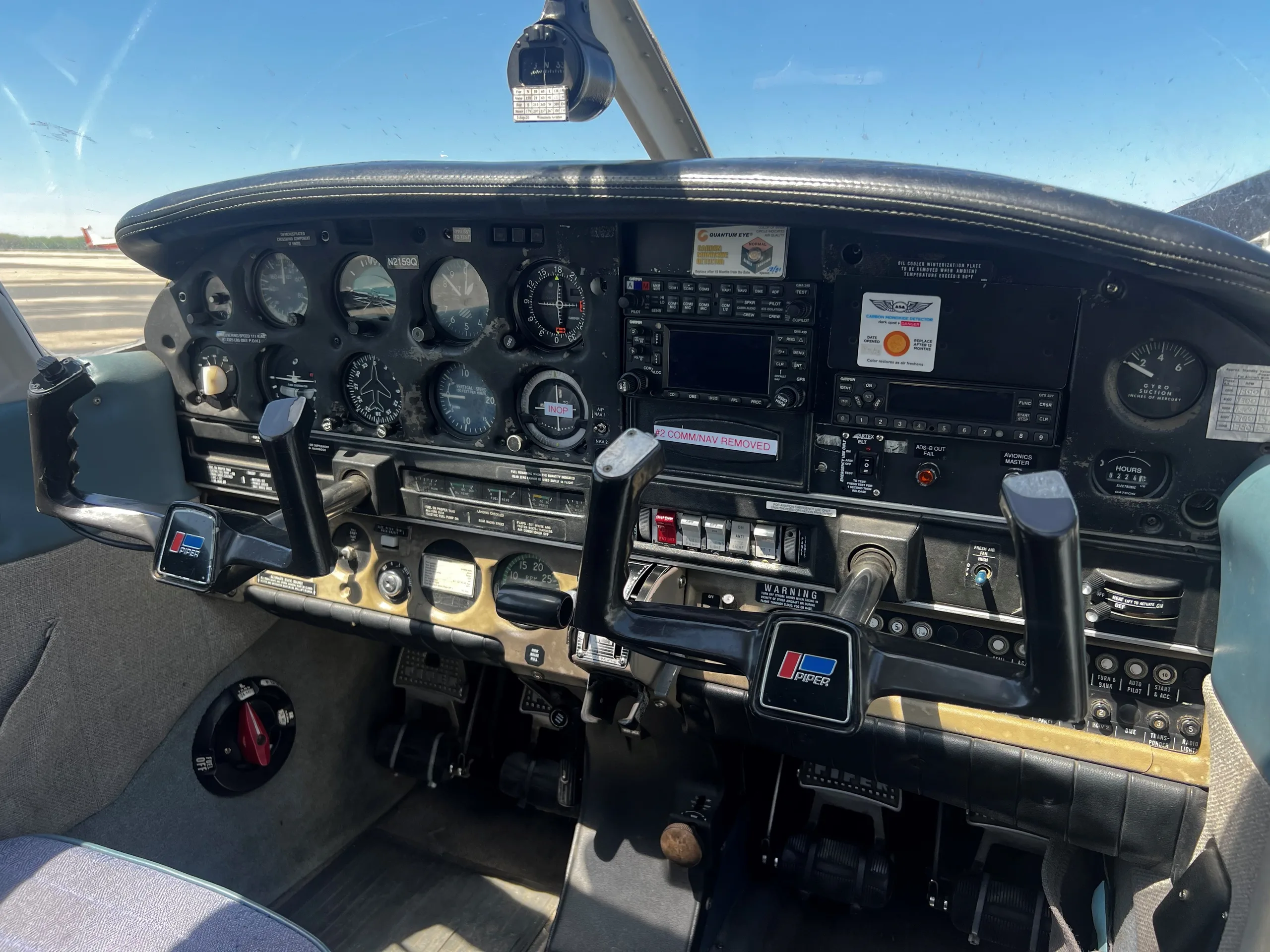 Cockpit and instrument panel of a Piper Warrior.