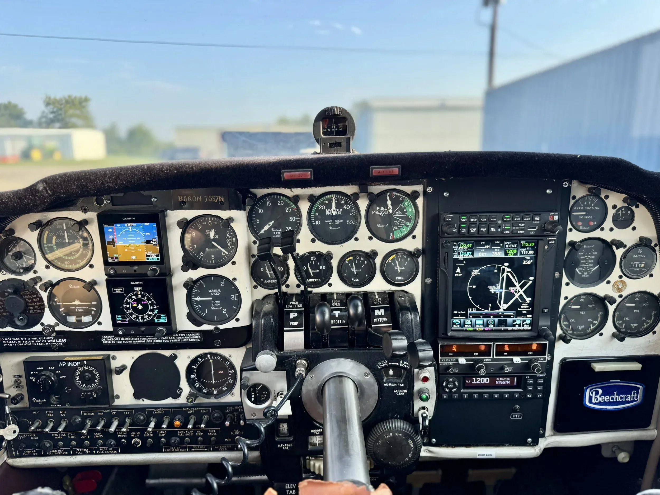 Cockpit and instrument panel of a 1968 Zane Co Aero B55 Baron N7657N — Zane Co Aero.