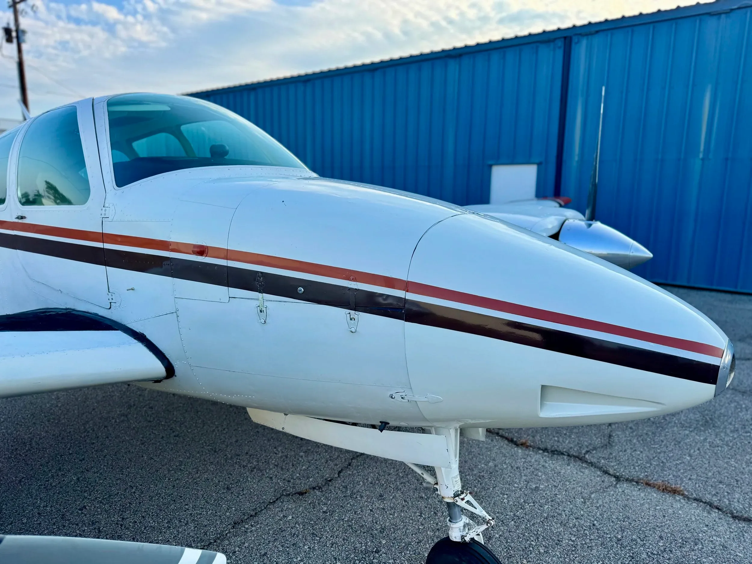 Exterior view of a 1968 Zane Co Aero B55 Baron N7657N — Zane Co Aero, N7657N.