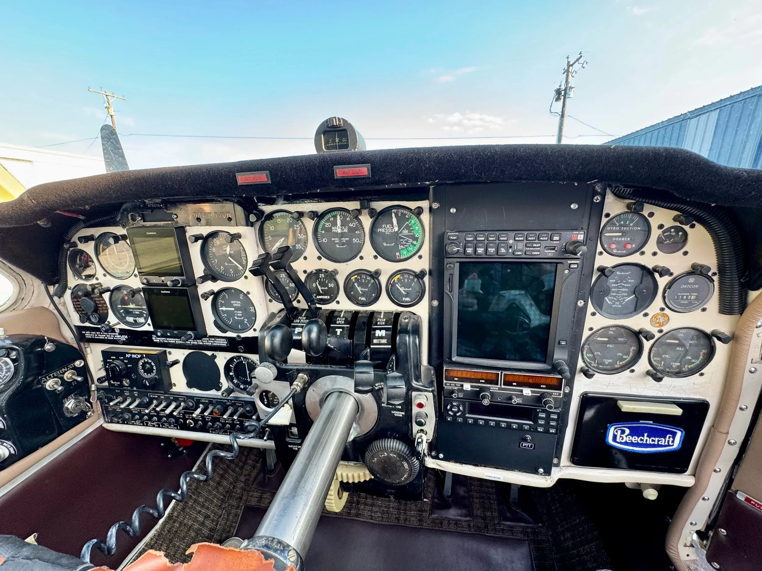 Cockpit and instrument panel of a 1968 Zane Co Aero B55 Baron N7657N — Zane Co Aero.