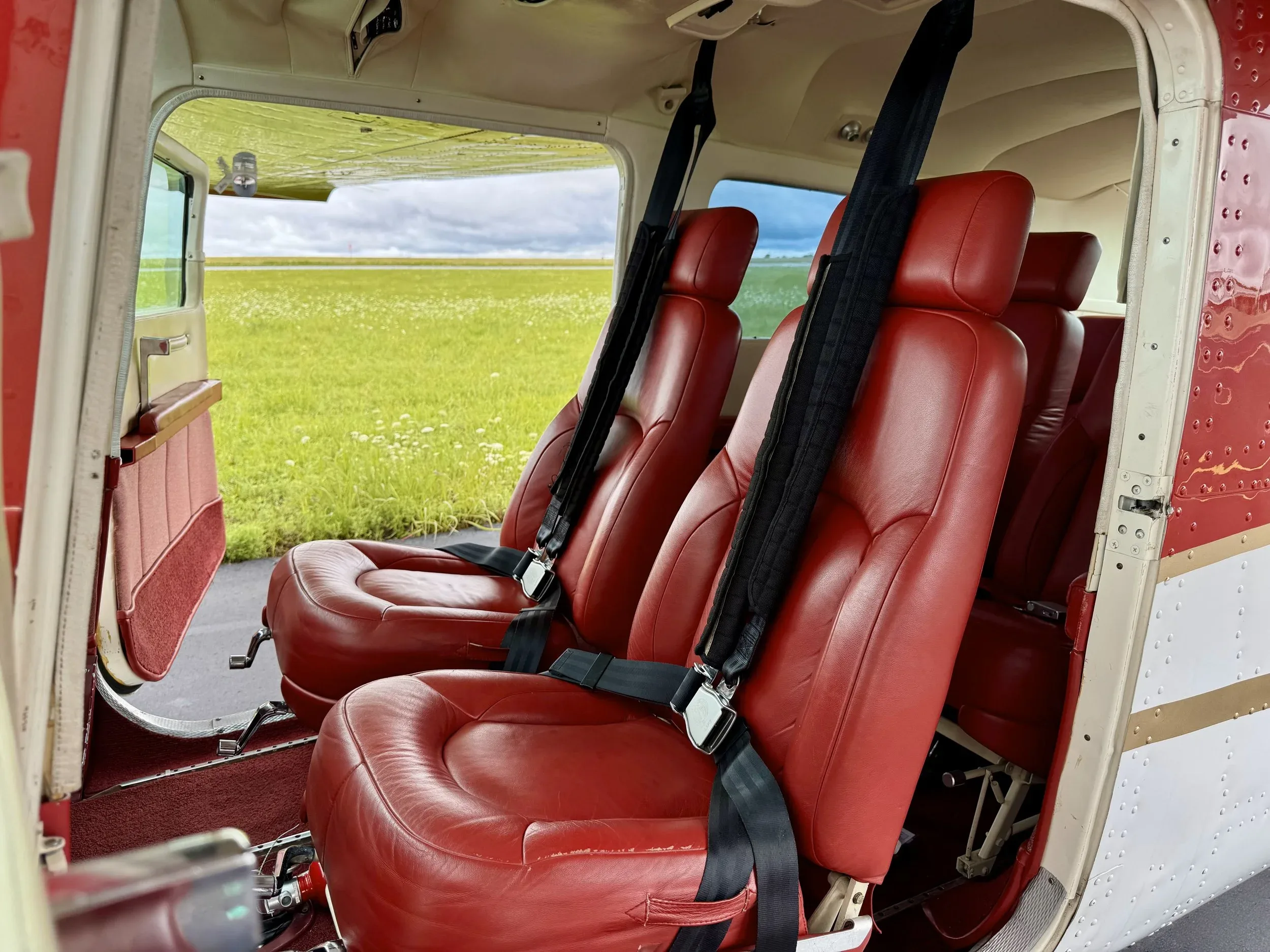 Cabin interior of a 1977 Zane Co Aero 210M CENTURION TURBO.