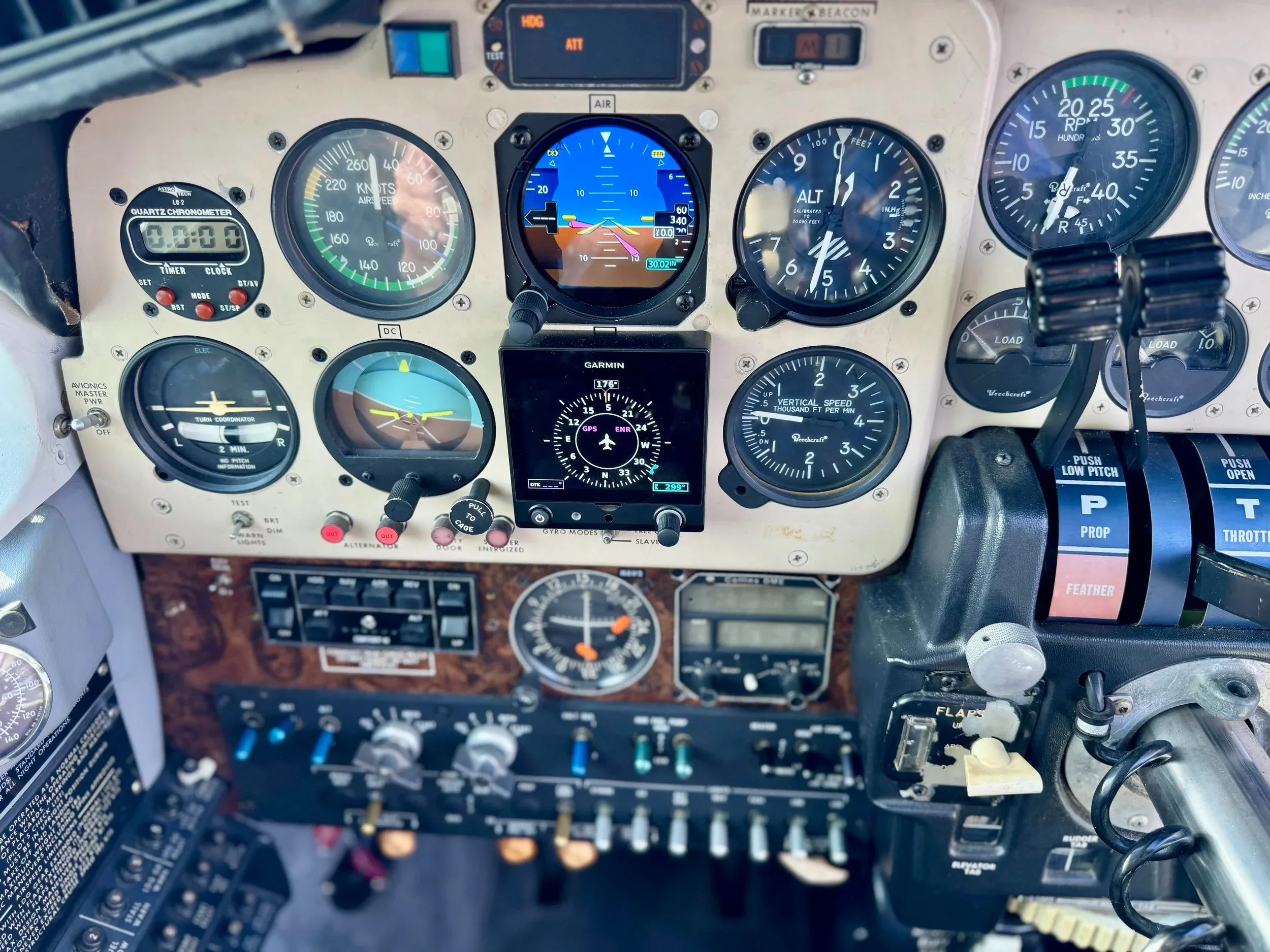 Cockpit and instrument panel of a 1980 Zane Co Aero B58 Baron N3715B — Zane Co Aero.