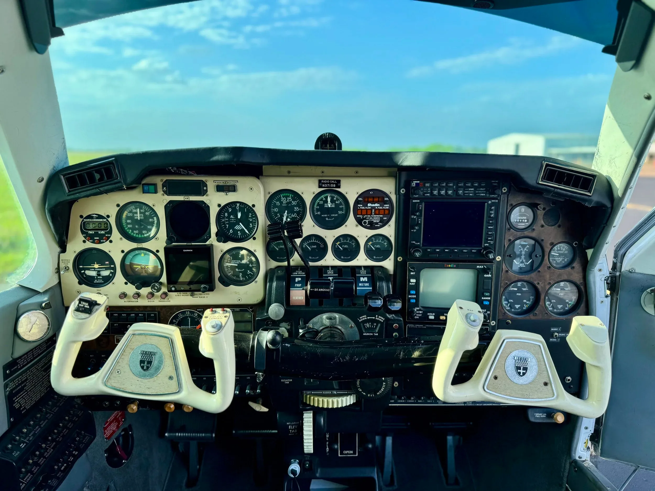 Cockpit and instrument panel of a 1980 Zane Co Aero B58 Baron N3715B — Zane Co Aero.