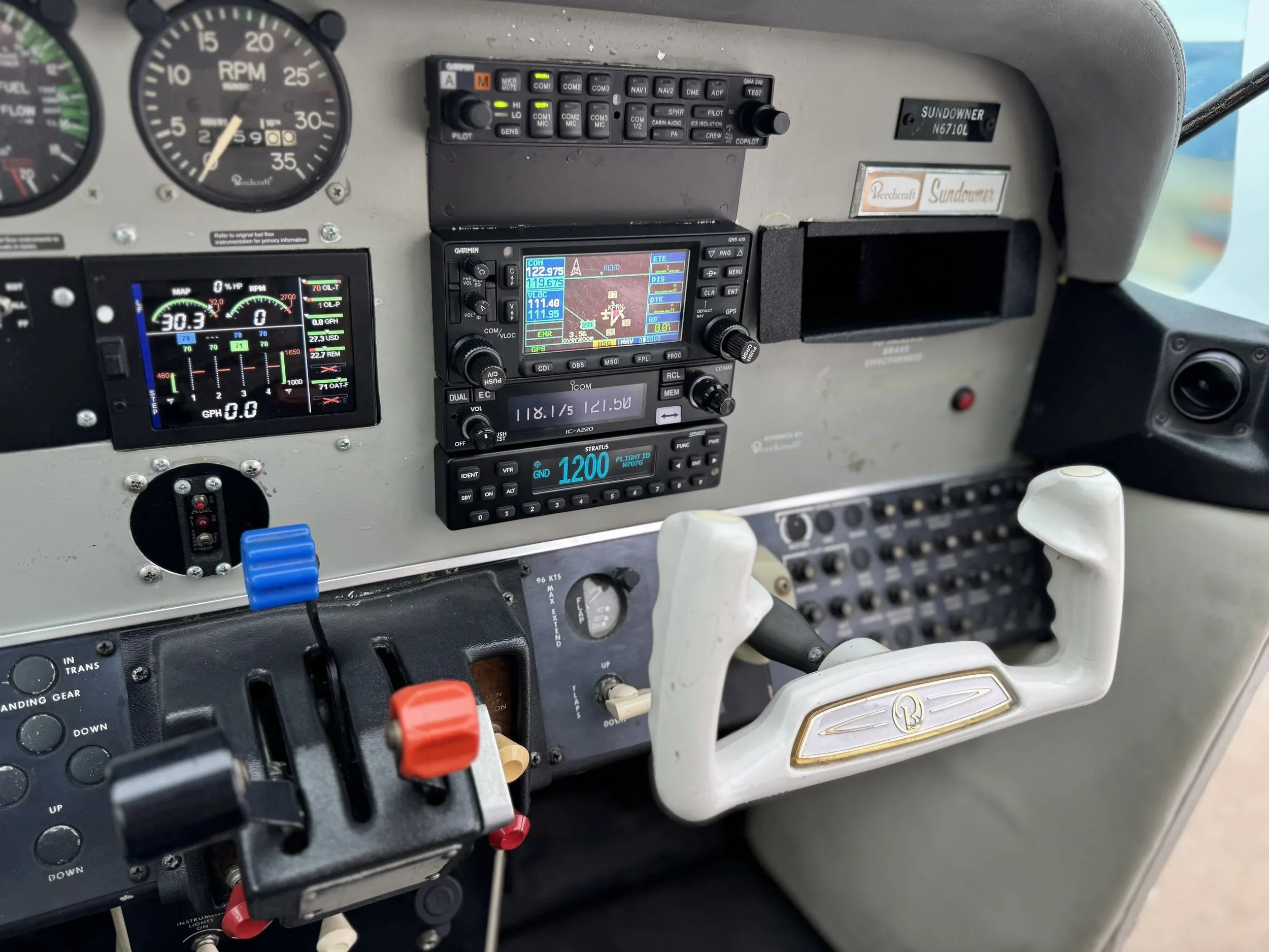Cockpit and instrument panel of a 1980 Zane Co Aero Sundowner C23 N707G — Zane Co Aero.