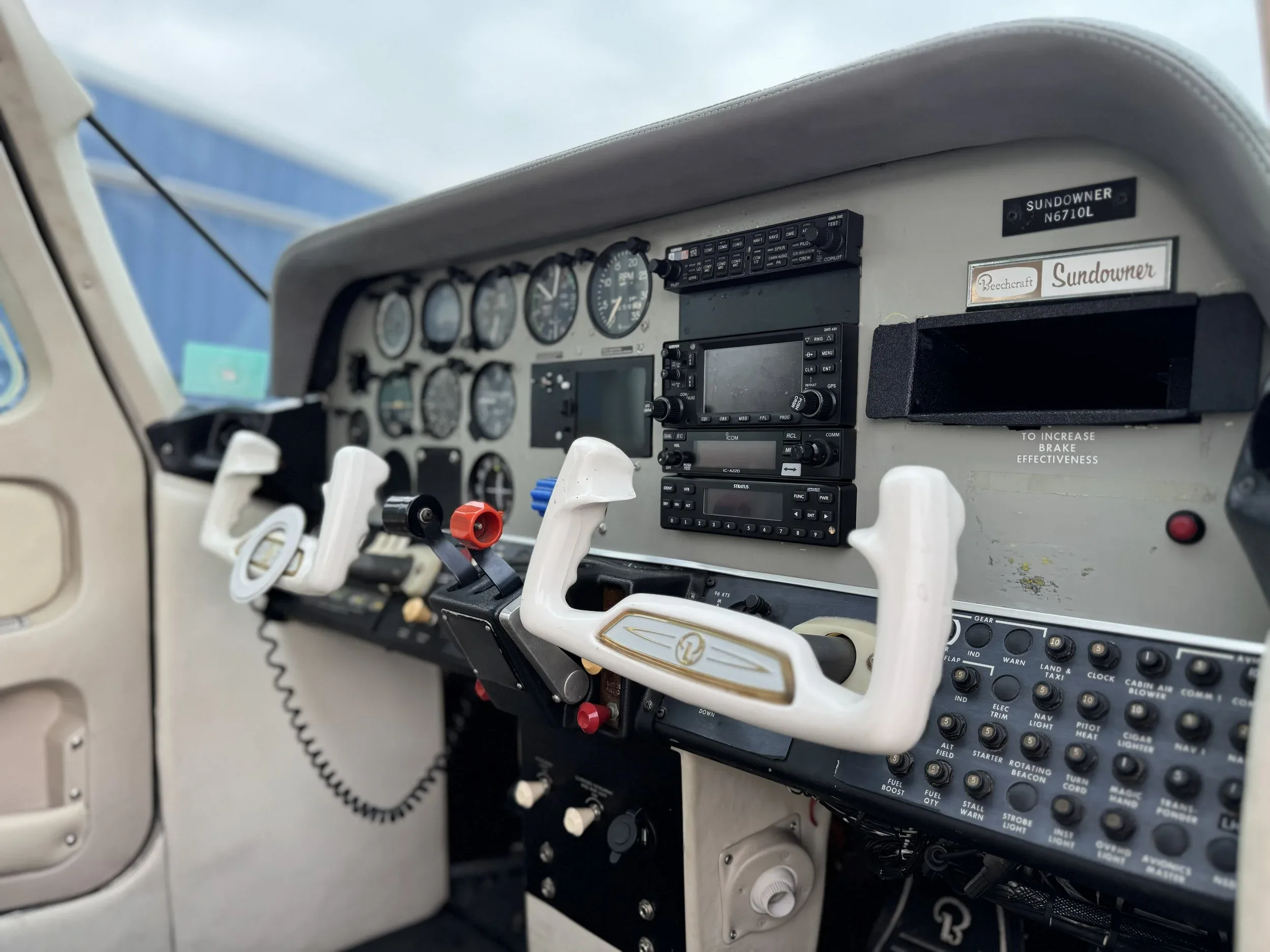 Avionics suite of a 1980 Zane Co Aero Sundowner C23 N707G — Zane Co Aero.