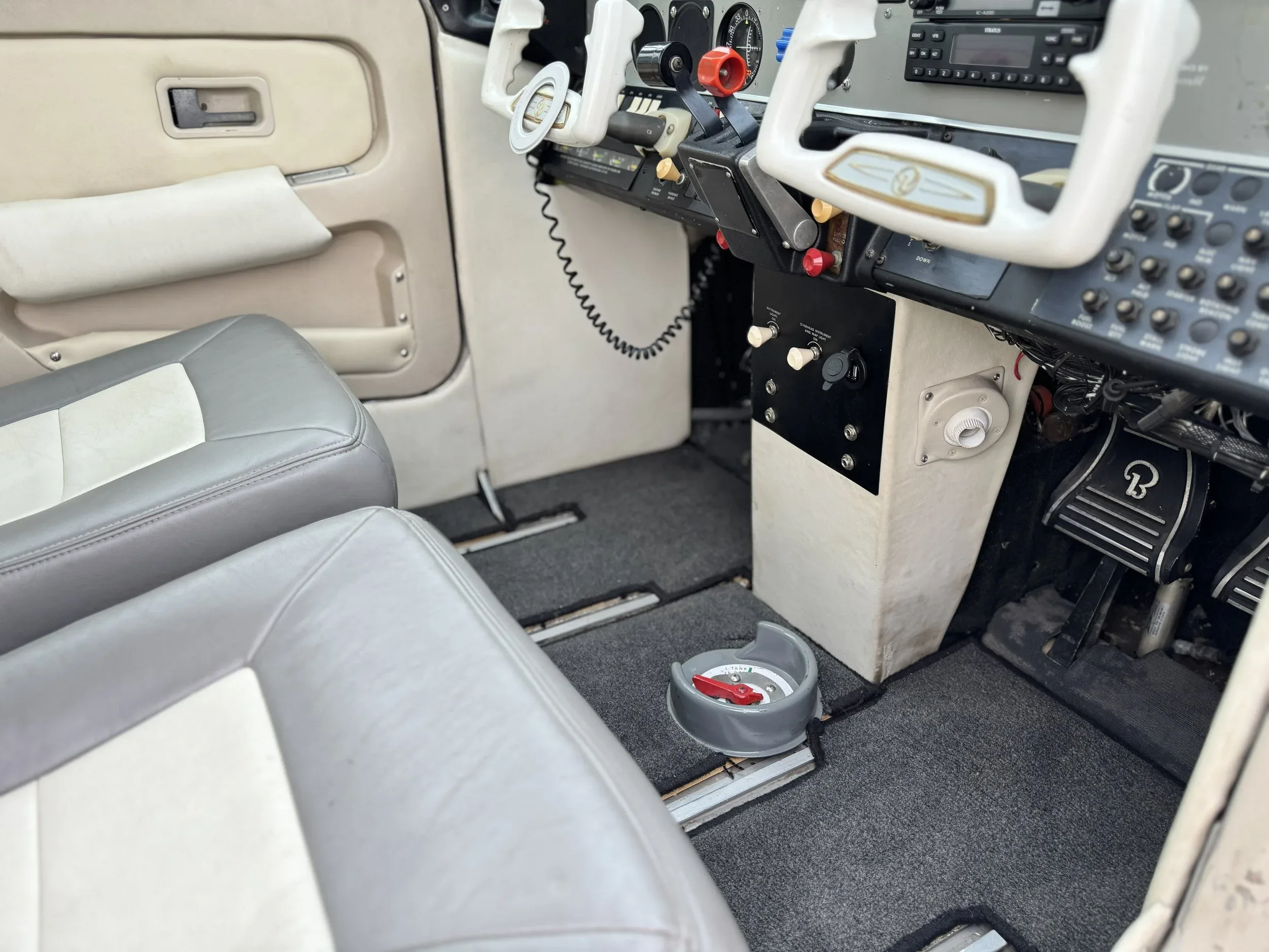 Cockpit and instrument panel of a 1980 Zane Co Aero Sundowner C23 N707G — Zane Co Aero.