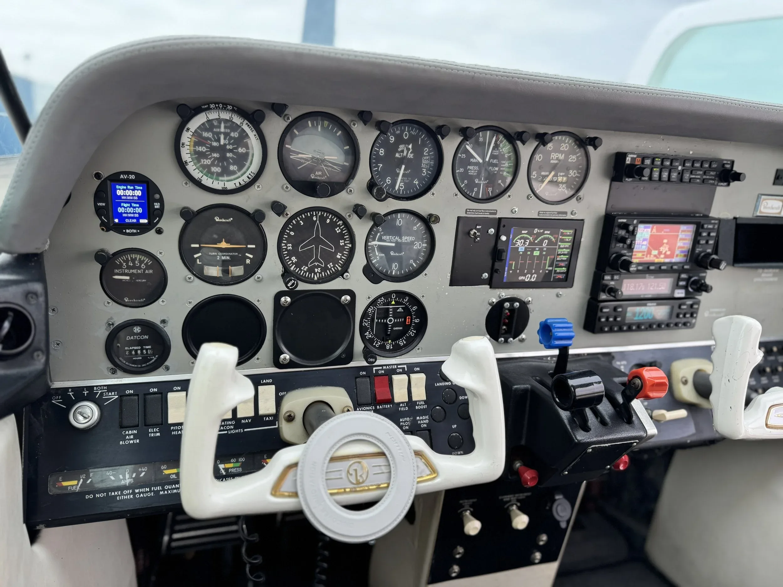 Cockpit and instrument panel of a 1980 Zane Co Aero Sundowner C23 N707G — Zane Co Aero.