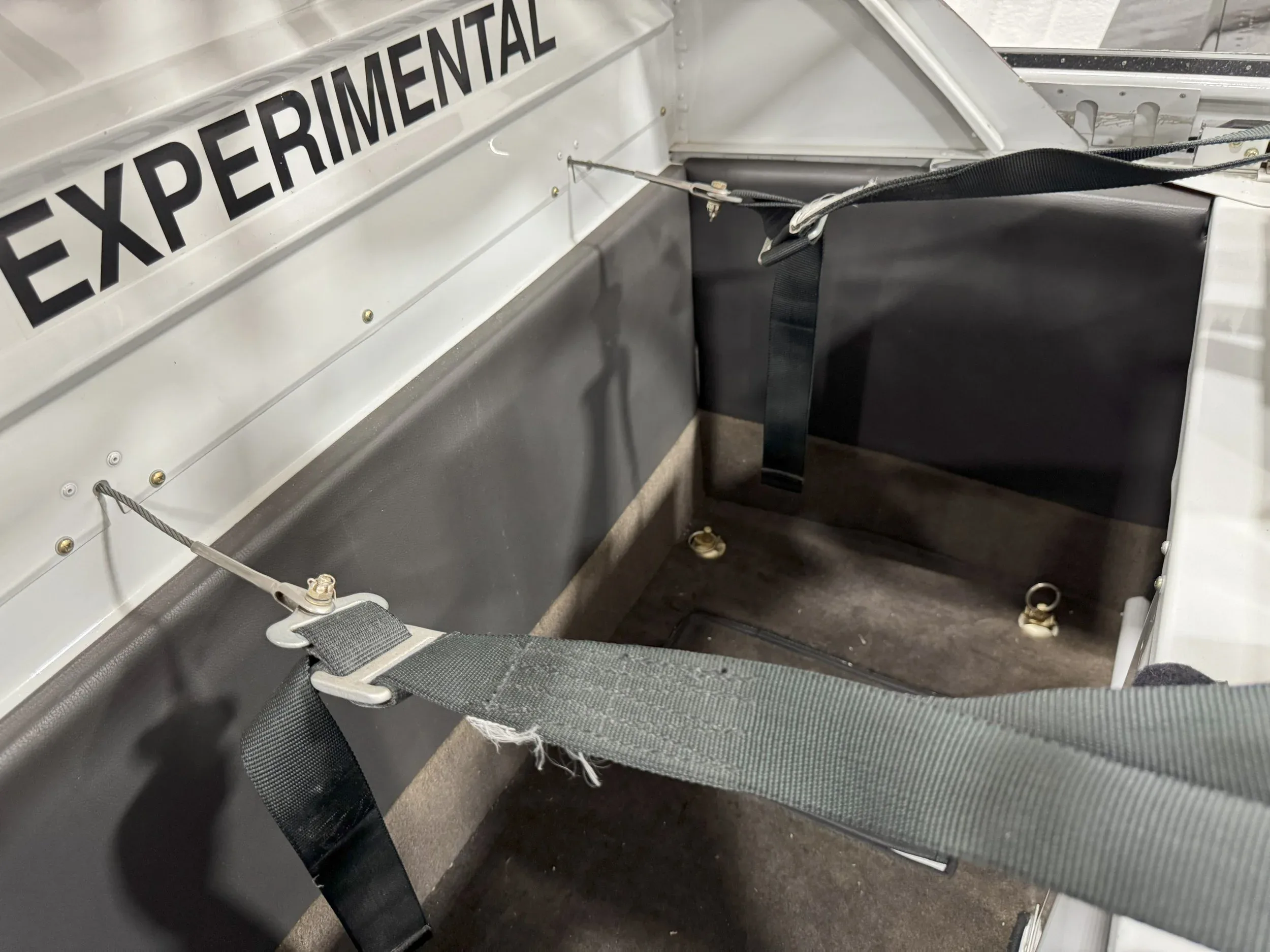 Cabin interior of a 2005 Zane Co Aero rv 6 n968js.