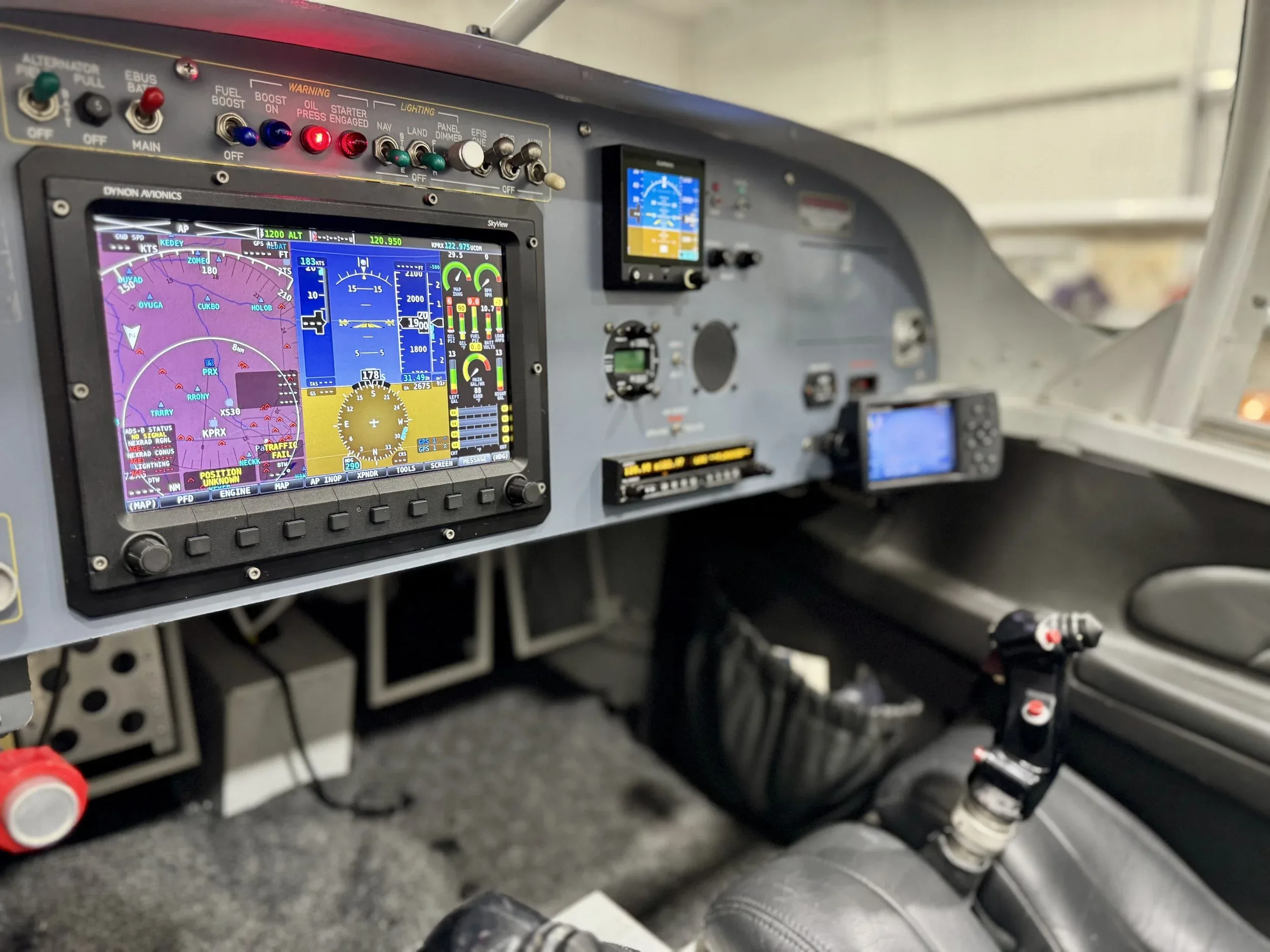 Avionics suite of a 2005 Zane Co Aero rv 6 n968js.