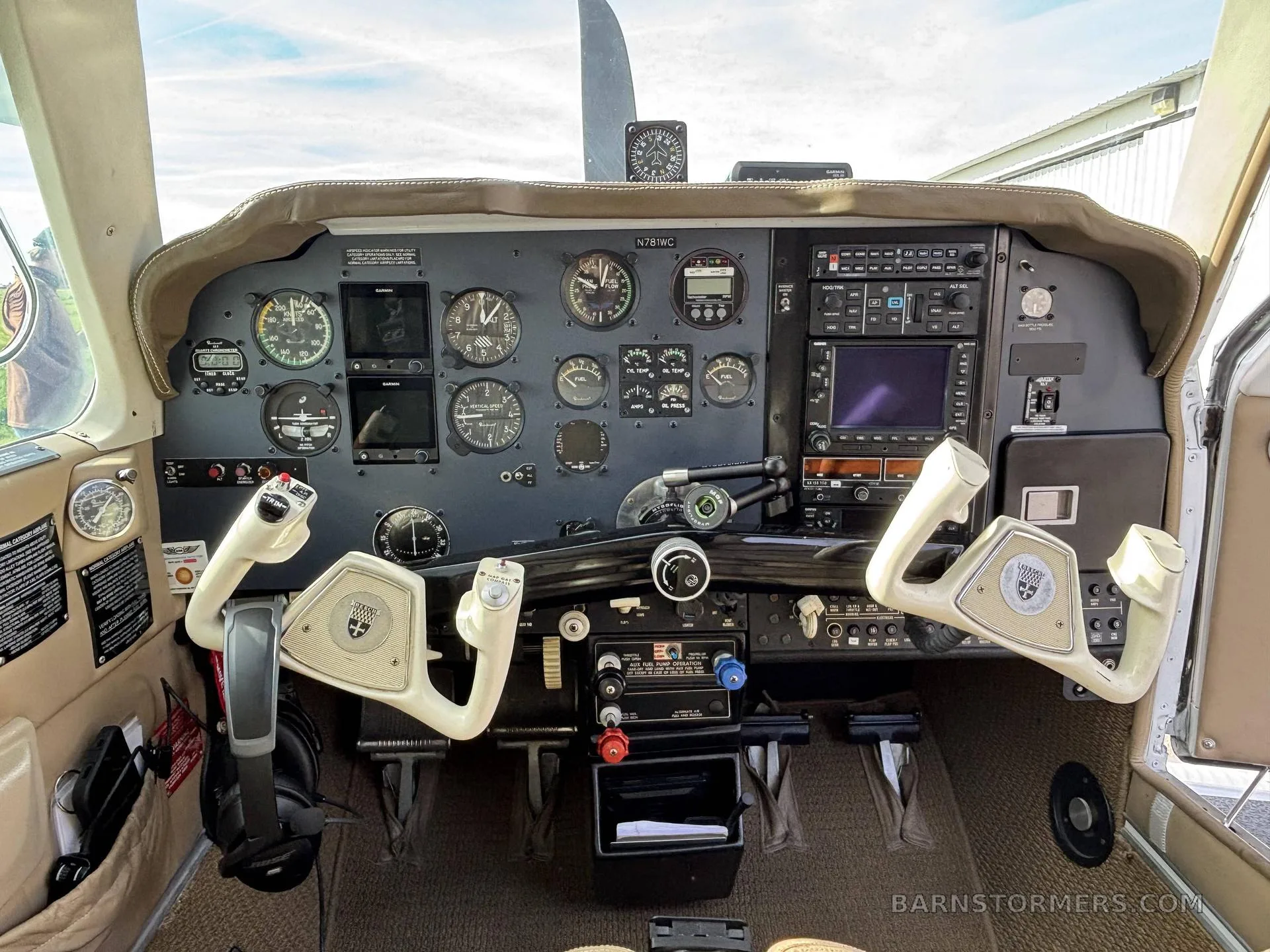 Cockpit and instrument panel of a 1987 Beechcraft F33A BONANZA.