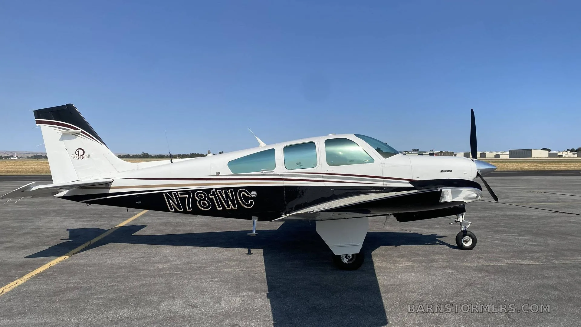 Exterior view of a 1987 Beechcraft F33A BONANZA.