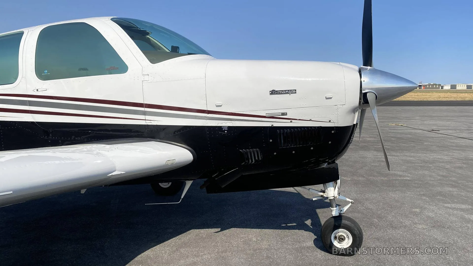 Exterior view of a 1987 Beechcraft F33A BONANZA.