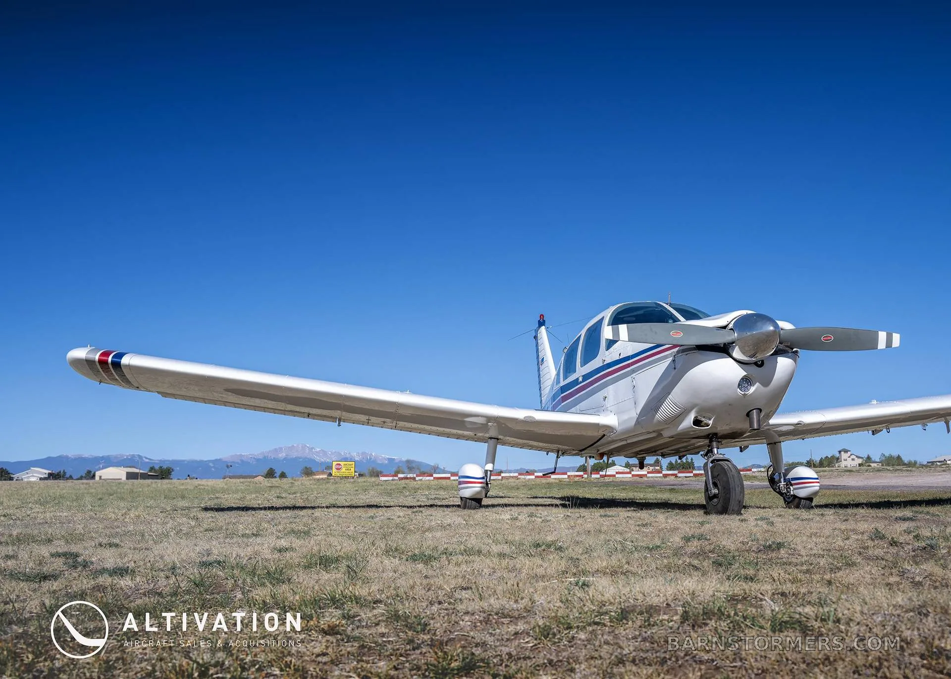 Exterior view of a 1968 Piper CHEROKEE 235.